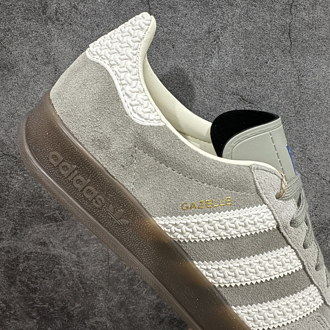 图片[7]-【纳帕软皮纯原版】AD Original Gazelle Indoor Trainers 瞪羚室内鞋系列低帮复古百搭休闲运动德训风板鞋 灰熊 IF1807nn高端零售特供批次原厂定制长毛翻毛皮组合环保纤维革鞋面材质内置环保海玻璃鞋垫 外置RB橡胶大底产品品控稳定性领先行业原厂全套原楦原纸板冲刀磨具开发 原厂皮料加持原厂港宝加持定型后跟R度完美 将复古进行到底简约流畅 三十年不变经典 这款Gazelle运动鞋 无论面料、配色、质感或设计 都只在重现其1991年原款的经典 皮革鞋面 撞色三条纹和鞋跟标的设计 力求呈现90年代的经典复古风潮 Samba火热的同时 也带动了其它的复古鞋型 Gazelle便是其中一只 Gazelle Indoor拥有包边更宽的T字型鞋头 更好的保护运动员的前掌 浓浓的复古氛围感 非常适合现在流行的Cleanfit风格  尺码：36-45 编码：JP240260-莆田鞋批发中心