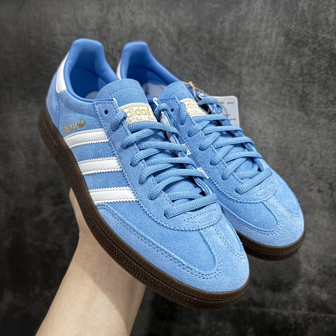 【Top纯原版】Adidas Handball Spezial  阿迪达斯经典款反毛皮复古休闲板鞋 蓝白生胶 BD7632nn大厂出品 原厂材料打造 天花板品质 区别市场货n原厂原档案开发出品 皮料切割干净无任何毛边鞋型细节完美 超高清洁度 市场最高版本  尺码：36 36.5 37 38 38.5 39 40 40.5 41 42 42.5 43 44 44.5 45 编码：TOP240260-莆田鞋批发中心