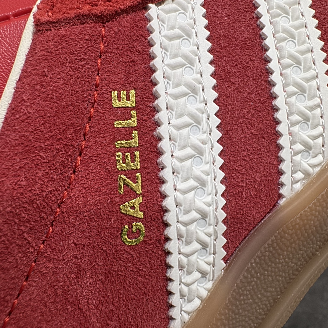 图片[2]-【纳帕皮纯原版】AD Original Gazelle Indoor Trainers 瞪羚室内鞋系列低帮复古百搭休闲运动德训风板鞋 红白IF1808nn高端零售特供批次原厂定制长毛翻毛皮组合环保纤维革鞋面材质内置环保海玻璃鞋垫 外置RB橡胶大底产品品控稳定性领先行业原厂全套原楦原纸板冲刀磨具开发 原厂皮料加持原厂港宝加持定型后跟R度完美 将复古进行到底简约流畅 三十年不变经典 这款Gazelle运动鞋 无论面料、配色、质感或设计 都只在重现其1991年原款的经典 皮革鞋面 撞色三条纹和鞋跟标的设计 力求呈现90年代的经典复古风潮 Samba火热的同时 也带动了其它的复古鞋型 Gazelle便是其中一只 Gazelle Indoor拥有包边更宽的T字型鞋头 更好的保护运动员的前掌 浓浓的复古氛围感 非常适合现在流行的Cleanfit风格  尺码：36-45 编码：Jp240260-莆田鞋批发中心