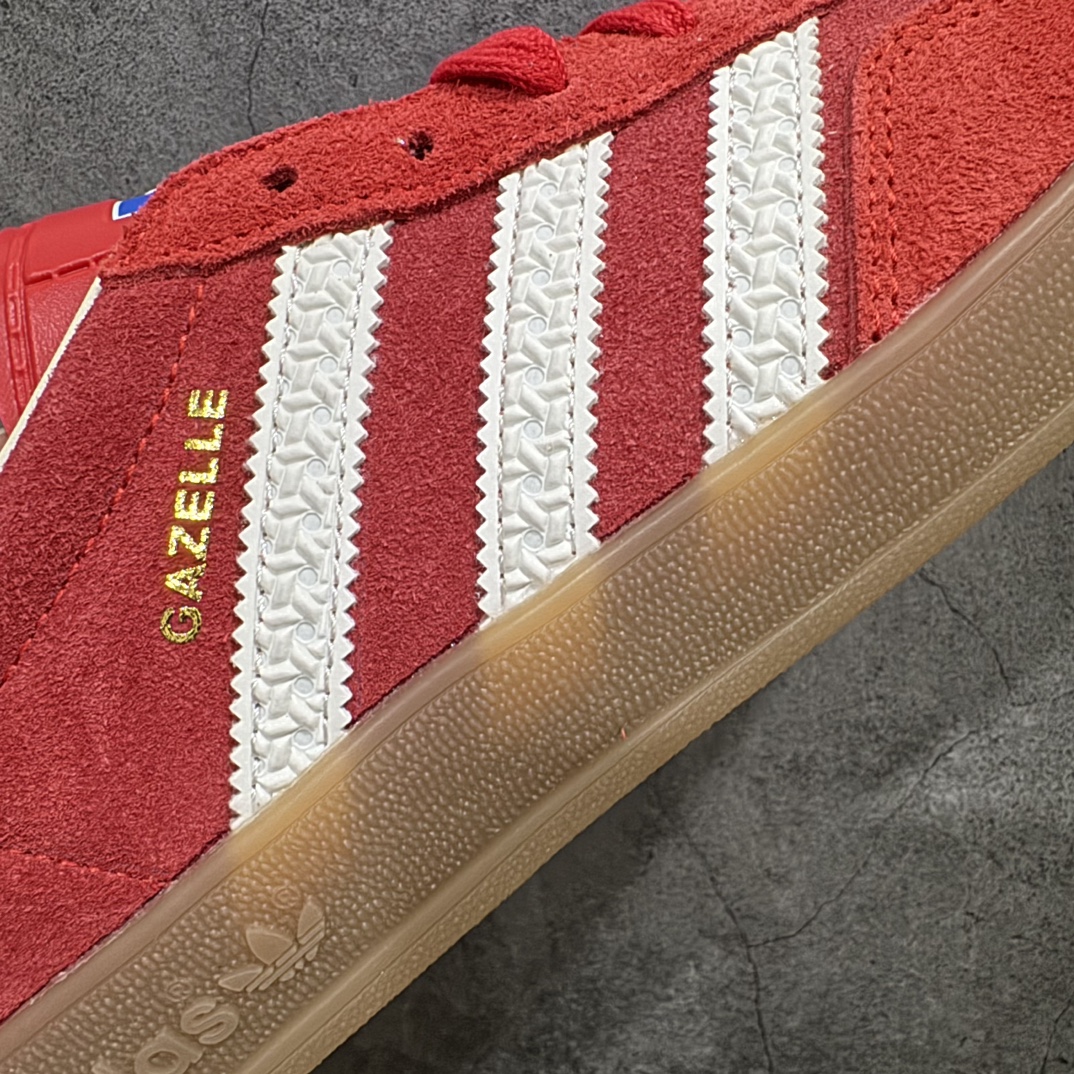 图片[4]-【纳帕皮纯原版】AD Original Gazelle Indoor Trainers 瞪羚室内鞋系列低帮复古百搭休闲运动德训风板鞋 红白IF1808nn高端零售特供批次原厂定制长毛翻毛皮组合环保纤维革鞋面材质内置环保海玻璃鞋垫 外置RB橡胶大底产品品控稳定性领先行业原厂全套原楦原纸板冲刀磨具开发 原厂皮料加持原厂港宝加持定型后跟R度完美 将复古进行到底简约流畅 三十年不变经典 这款Gazelle运动鞋 无论面料、配色、质感或设计 都只在重现其1991年原款的经典 皮革鞋面 撞色三条纹和鞋跟标的设计 力求呈现90年代的经典复古风潮 Samba火热的同时 也带动了其它的复古鞋型 Gazelle便是其中一只 Gazelle Indoor拥有包边更宽的T字型鞋头 更好的保护运动员的前掌 浓浓的复古氛围感 非常适合现在流行的Cleanfit风格  尺码：36-45 编码：Jp240260-莆田鞋批发中心