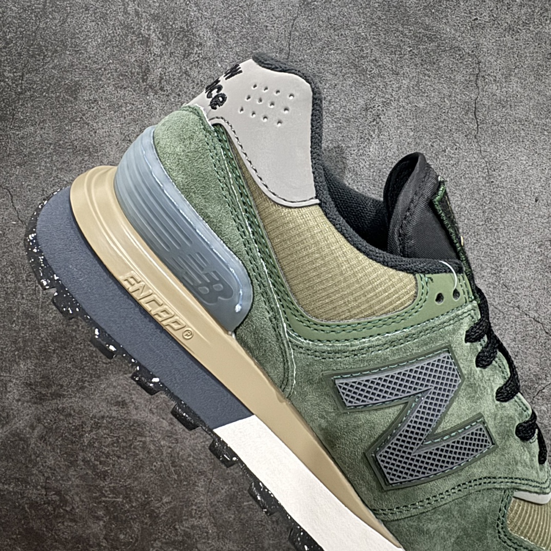 图片[7]-【K版】石头岛Stone Island x NB新百伦New Balance U574\”Light Green\”升级版系列低帮复古休闲运动慢跑鞋“联名浅绿黑”U574LGILn男女鞋真标半码制n升级原楦开发纸版版型n采用猪巴革组合牛津布鞋面材质n全新4层组合独立私模大底❗️ 尺码：36 36.5 37.5 38 38.5 39.5 40 40.5 41.5 42 42.5 43 44 45nnStone Island x New Balance 574 Legacy迎来国内登场。作为双方的联名新品，一改此前的迎合跑鞋鞋型，采用更加适合日常穿搭上脚的 New Balance 574 Legacy 很难不让玩家动心，尤其是热衷 Stone Island 的岛民朋友。而此次更是采用 574 Legacy 作为蓝本，鞋款规格以及做工上更加精良。此次双方在配色选择上军绿色以及灰色作为主调，凸显出与 Stone Island 联名的硬核气质。优质的鞋身材质，也让整双鞋在熟悉的鞋型设计上，焕发出新的生机。鞋舌、鞋跟以及鞋垫点缀 Stone Island 标志性 LOGO，防撕裂织物鞋面、ABZORB 中底保证日常上脚的舒适度。 编码：HXS260280-鞋库