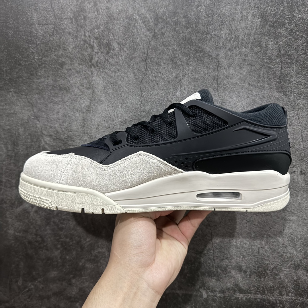 纯原版AirJordanAJ4RM重制版低帮复古篮球鞋黑白熊猫FQ7939-001采用了低帮的设计并保留