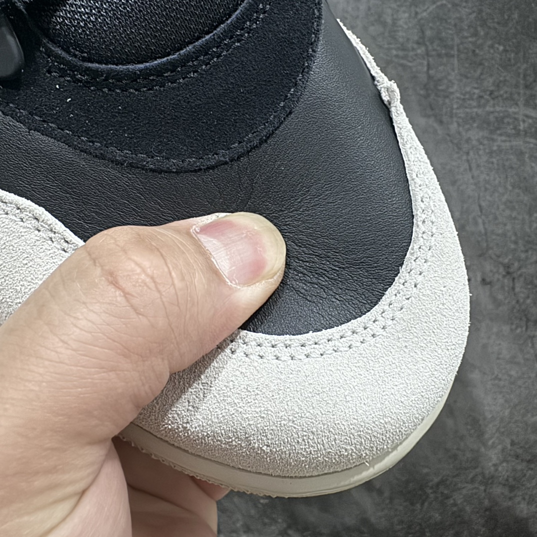 纯原版AirJordanAJ4RM重制版低帮复古篮球鞋黑白熊猫FQ7939-001采用了低帮的设计并保留