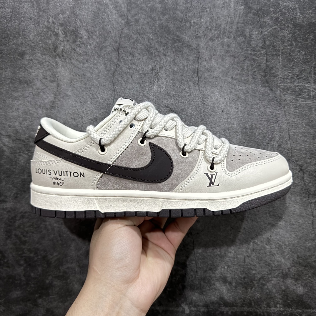 【定制版】Nk SB Dunk Low LV联名-咖啡猪八 周年高端定制 低帮休闲板鞋 XX2025-328rn定制鞋盒 大厂纯原品质出货 超高清洁度 皮料切割干净无任何毛边 细节完美 r 尺码：36 36.5 37.5 38 38.5 39 40 40.5 41 42 42.5 43 44 44.5 45  编码：HXS340360-莆田鞋批发中心