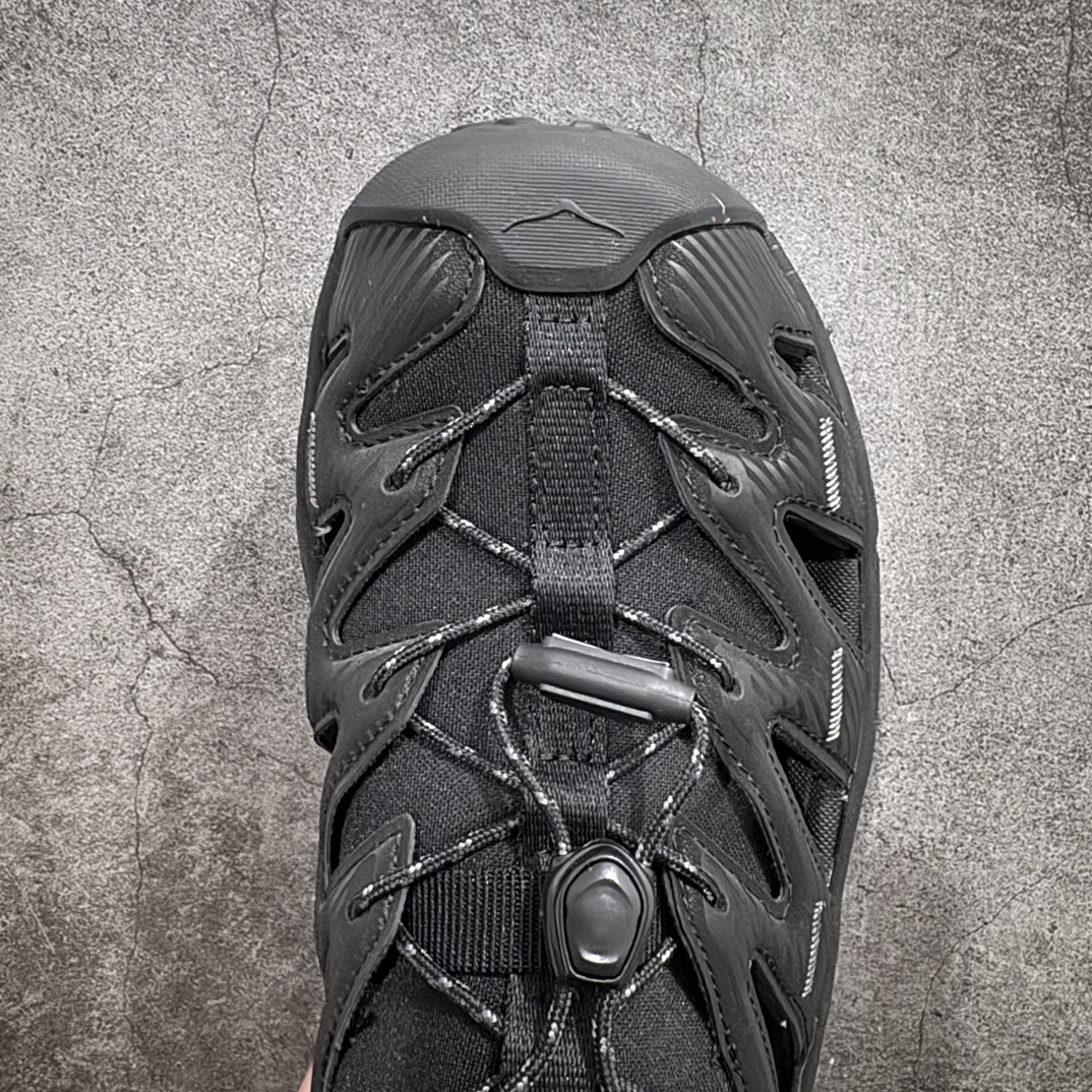 图片[5]-【小绿x纯原】HOKA One One Hopara Sandals 霍帕拉系列水路两用溯溪涉水休闲户外露营凉鞋n作为先锋品牌的 HOKA ONE ONE总是以独特的方式 HOPA RA是一款溯溪鞋 又名排水鞋 可长期用于涉水和溯溪 保护脚底和脚趾的安全和舒适 鞋面材料速干 透气 耐磨 鞋底防滑 耐磨 抓地能力强 出于安全考虑 设计要求较高 涉水溯溪过程中 水 泥沙 可以直接从鞋内大孔排出 细纹鞋底使在岩石上抓地能力强 避免打滑 而上路后 鞋面具有快干透气等优点 尺码：36 36.5 37.5 38 39 40 40.5 41 42 42.5 43 44 45 编码：C4240260-莆田鞋批发中心