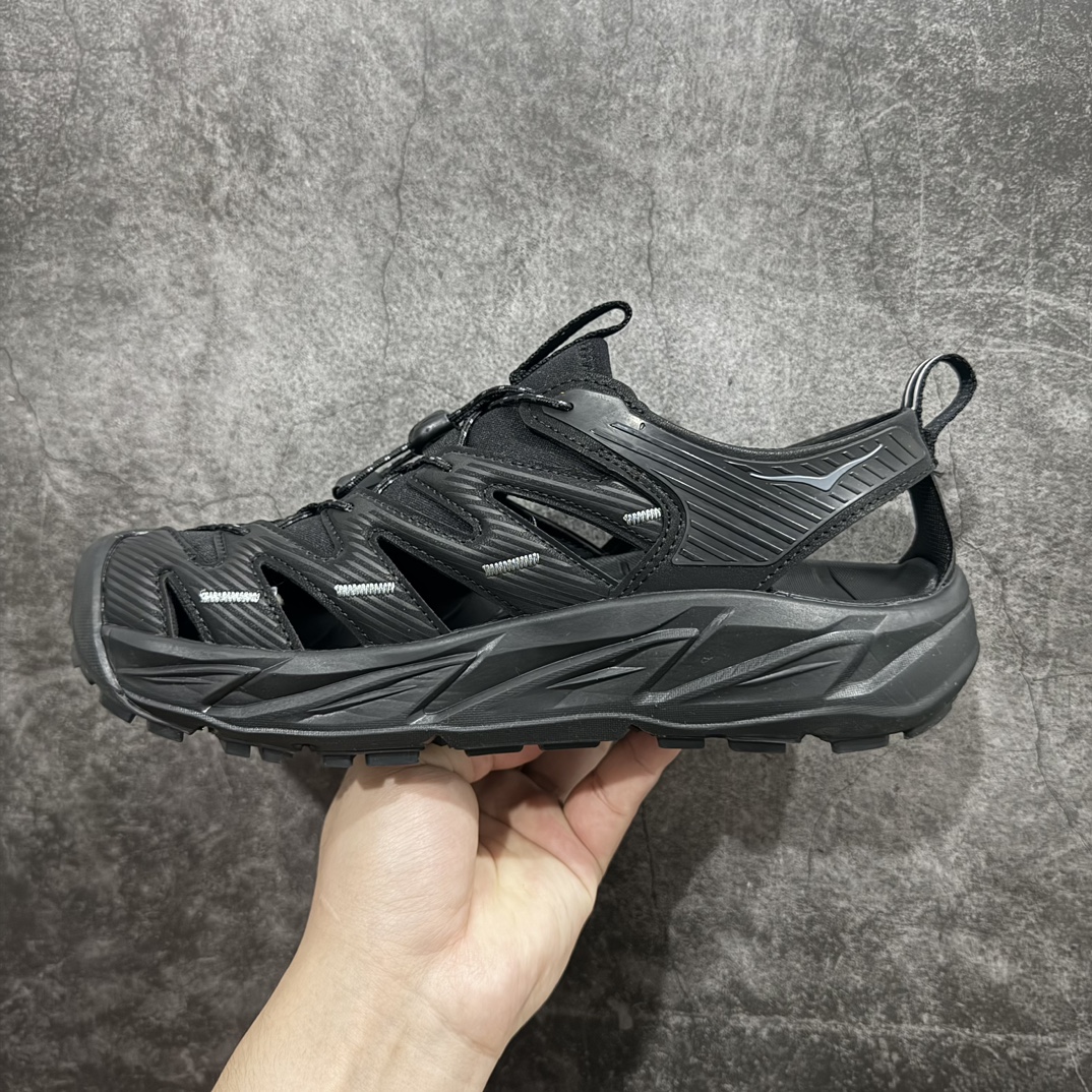 图片[2]-【小绿x纯原】HOKA One One Hopara Sandals 霍帕拉系列水路两用溯溪涉水休闲户外露营凉鞋n作为先锋品牌的 HOKA ONE ONE总是以独特的方式 HOPA RA是一款溯溪鞋 又名排水鞋 可长期用于涉水和溯溪 保护脚底和脚趾的安全和舒适 鞋面材料速干 透气 耐磨 鞋底防滑 耐磨 抓地能力强 出于安全考虑 设计要求较高 涉水溯溪过程中 水 泥沙 可以直接从鞋内大孔排出 细纹鞋底使在岩石上抓地能力强 避免打滑 而上路后 鞋面具有快干透气等优点 尺码：36 36.5 37.5 38 39 40 40.5 41 42 42.5 43 44 45 编码：C4240260-莆田鞋批发中心