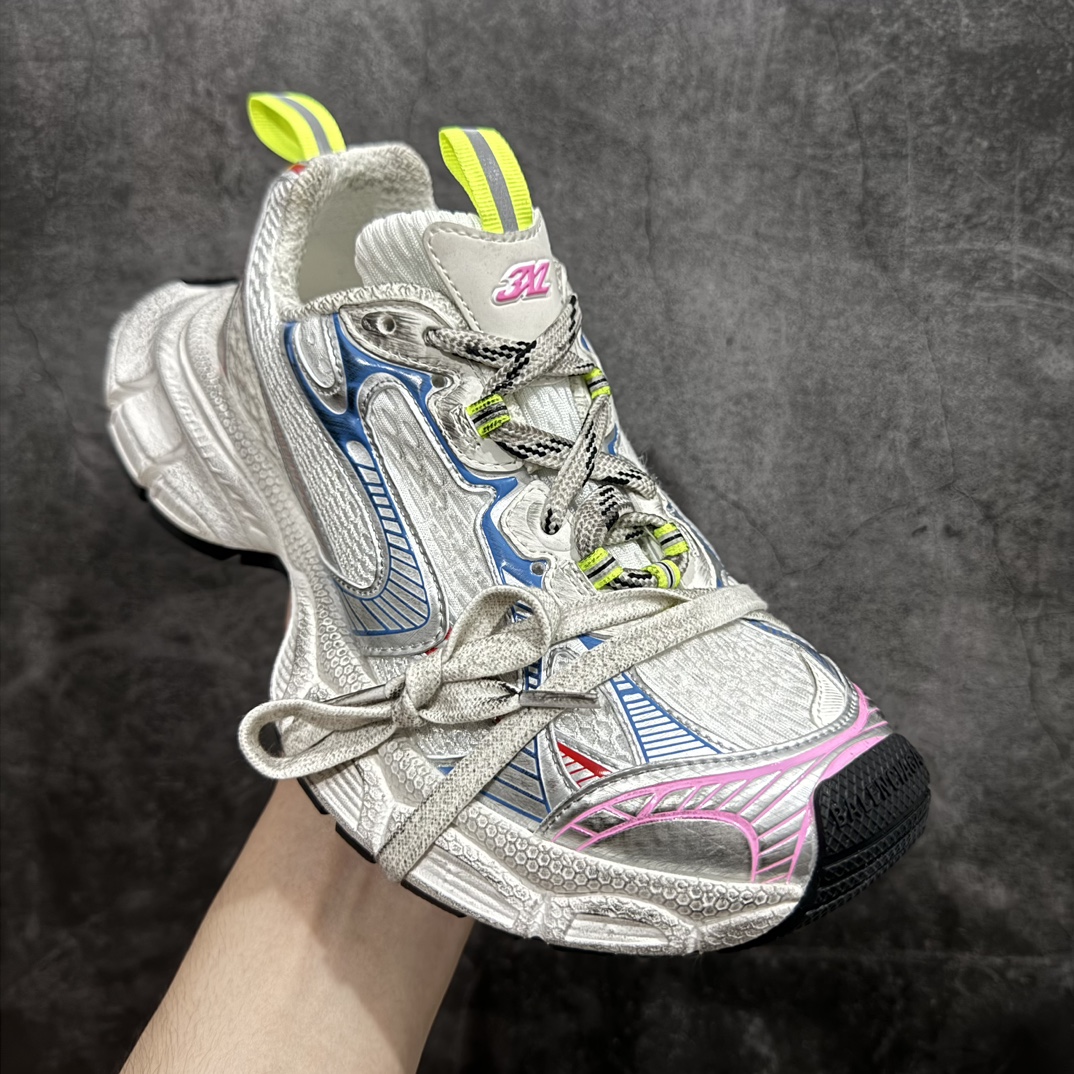 图片[3]-【X版纯原】BALENCIAGA 3XL Sneakers 巴黎世家十代网布系带低帮走秀复古老爹鞋  彩色nn全新版本 全新顶端品质 全套原纸板楦头开发 最原汁原味的灵魂版型全鞋荧光划线卡点 胶水把控整洁度追求极致完美 每一双都是工艺品 多重QC质检 超越公司货的品控标准 实实在在的免检产品 原盒原配 正确字体电绣 粗细、位置、大小正确 侧边TPU 透气孔匹配意产原版 正确分离大底 TPU软底 原版一致大底LOGO 立体感十足 原厂皮料水洗做旧 采购原厂网纱 不含皮革 网布材料和聚氨酯 磨损效果 鞋头边缘和后帮 Balenciaga 徽标 鞋面和后跟凸印尺码 鞋舌 3XL 橡胶品牌标识和反光细节 鞋帮拉袢和鞋舌拉祥 配反光细节 备用鞋带在鞋履前侧 可在穿着前取下 便于不同造型搭配 正常尺码 尺码：35 36 37 38 39 40 41 42 43 44 45 46 编码：X10460490-鞋库