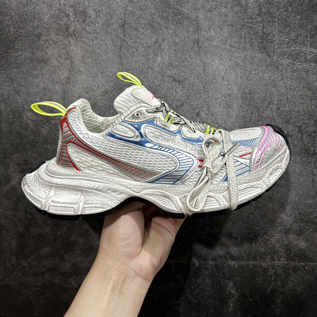 【X版纯原】BALENCIAGA 3XL Sneakers 巴黎世家十代网布系带低帮走秀复古老爹鞋  彩色nn全新版本 全新顶端品质 全套原纸板楦头开发 最原汁原味的灵魂版型全鞋荧光划线卡点 胶水把控整洁度追求极致完美 每一双都是工艺品 多重QC质检 超越公司货的品控标准 实实在在的免检产品 原盒原配 正确字体电绣 粗细、位置、大小正确 侧边TPU 透气孔匹配意产原版 正确分离大底 TPU软底 原版一致大底LOGO 立体感十足 原厂皮料水洗做旧 采购原厂网纱 不含皮革 网布材料和聚氨酯 磨损效果 鞋头边缘和后帮 Balenciaga 徽标 鞋面和后跟凸印尺码 鞋舌 3XL 橡胶品牌标识和反光细节 鞋帮拉袢和鞋舌拉祥 配反光细节 备用鞋带在鞋履前侧 可在穿着前取下 便于不同造型搭配 正常尺码 尺码：35 36 37 38 39 40 41 42 43 44 45 46 编码：X10460490-莆田鞋批发中心