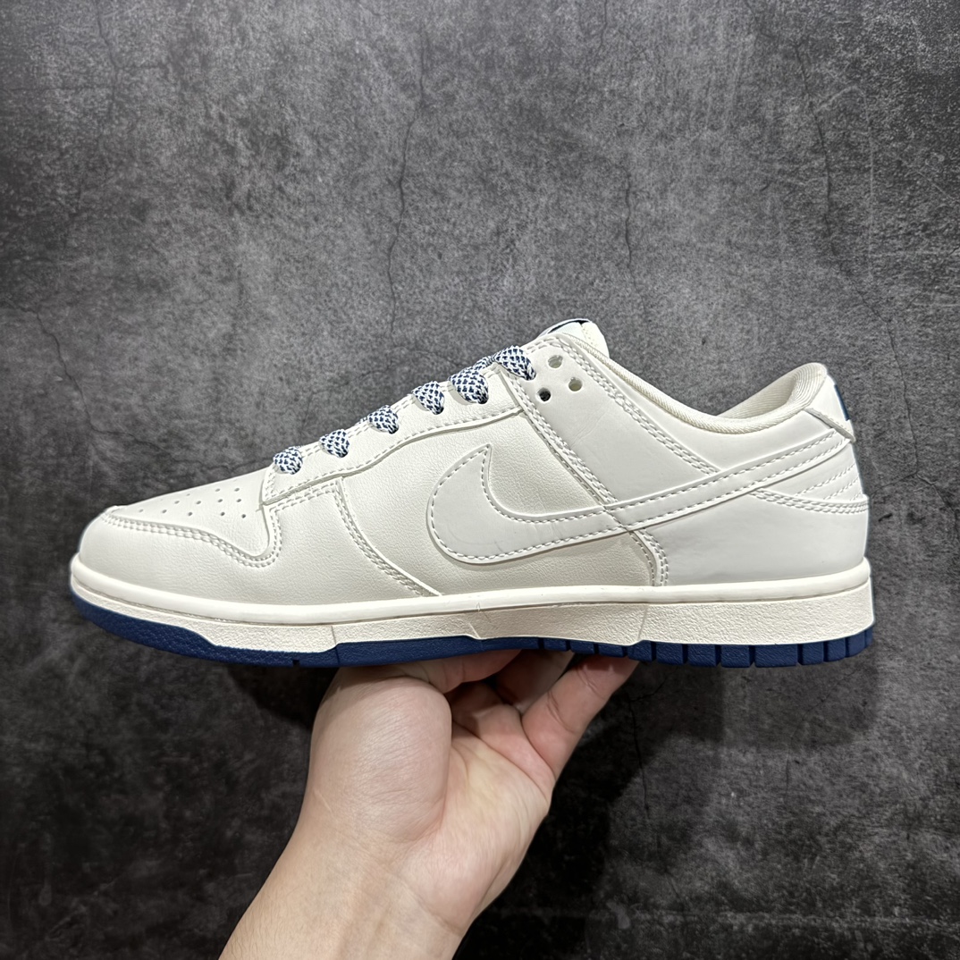 图片[2]-【定制版】LV x Nike Dunk Low 双勾蓝底n此款主张打破传统的工业化流水线设计限制，以Made by ideas的超级创意为理念，集结众多潮流设计师，结合时下最ing潮流风尚，为潮流爱好者打造彰品自我的专属潮品。同时尊重每个年轻人对于潮流的理解与选择，主张“让每个年轻人塑造自己的潮流”。 货号：XX2025-320 Size：36 36.5 37.5 38 38.5 39 40 40.5 41 42 42.5 43 44 44.5 45 编码：HXS320340-莆田鞋批发中心