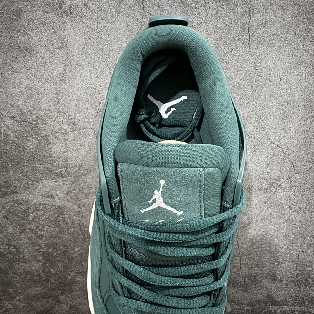 纯原版AirJordanAJ4RM重制版低帮复古篮球鞋绿白FQ7940-300采用了低帮的设计并保留了众