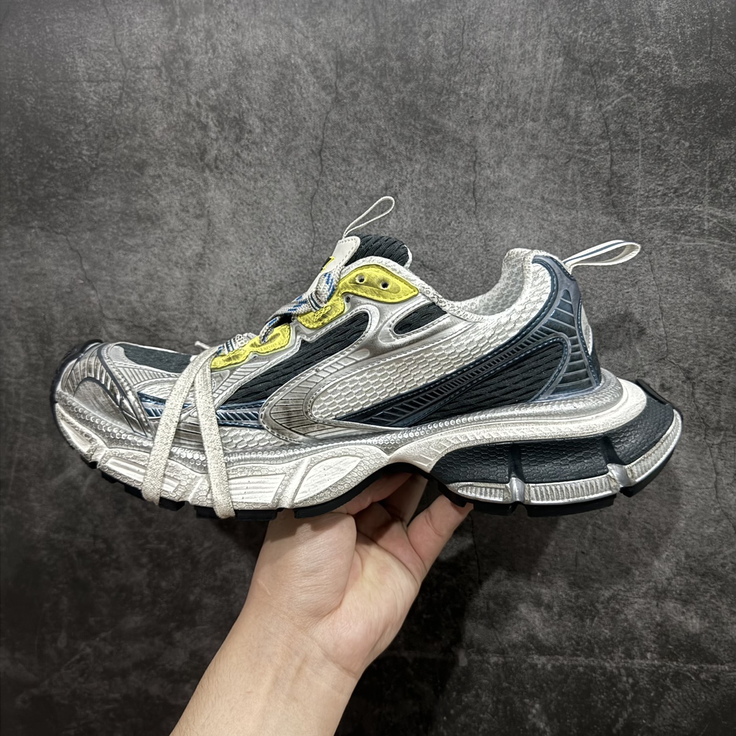 图片[2]-【X版纯原】BALENCIAGA 3XL Sneakers 巴黎世家十代网布系带低帮走秀复古老爹鞋 n全新版本 全新顶端品质 全套原纸板楦头开发 最原汁原味的灵魂版型全鞋荧光划线卡点 胶水把控整洁度追求极致完美 每一双都是工艺品 多重QC质检 超越公司货的品控标准 实实在在的免检产品 原盒原配 正确字体电绣 粗细、位置、大小正确 侧边TPU 透气孔匹配意产原版 正确分离大底 TPU软底 原版一致大底LOGO 立体感十足 原厂皮料水洗做旧 采购原厂网纱 不含皮革 网布材料和聚氨酯 磨损效果 鞋头边缘和后帮 Balenciaga 徽标 鞋面和后跟凸印尺码 鞋舌 3XL 橡胶品牌标识和反光细节 鞋帮拉袢和鞋舌拉祥 配反光细节 备用鞋带在鞋履前侧 可在穿着前取下 便于不同造型搭配 正常尺码 尺码：35 36 37 38 39 40 41 42 43 44 45 46 编码：X10460490-莆田鞋批发中心