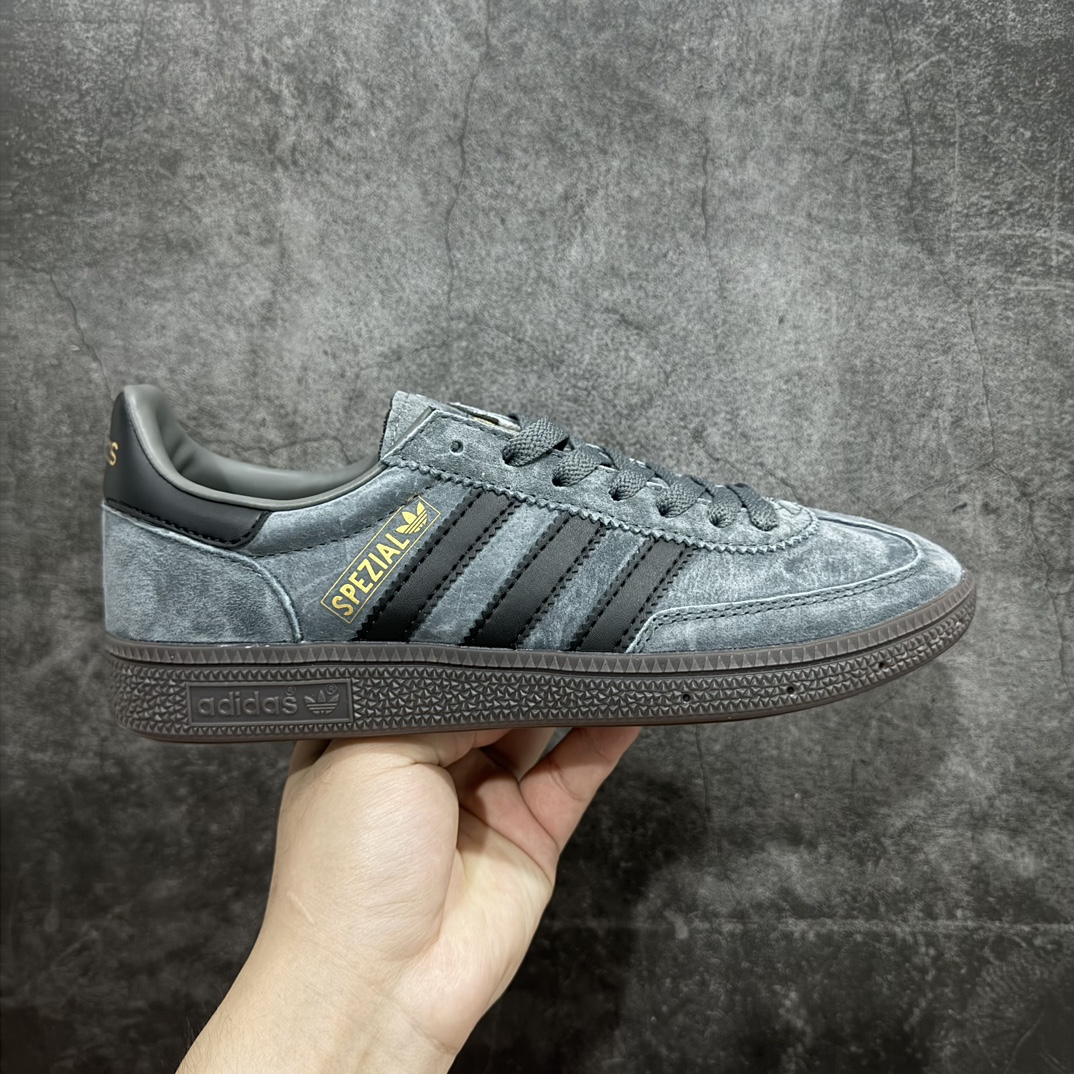 【R版】Adidas originals Handball Spezial 阿迪达斯 低帮灰黑色 低邦板鞋男女同款男女鞋真标半码制n升级原楦原纸版开发n采用翻毛皮组合牛剖革鞋面材质n外置RB耐磨橡胶大底❗️ 货号：GW1398 尺码：36-45带半码 编码：LDS210230-莆田鞋批发中心