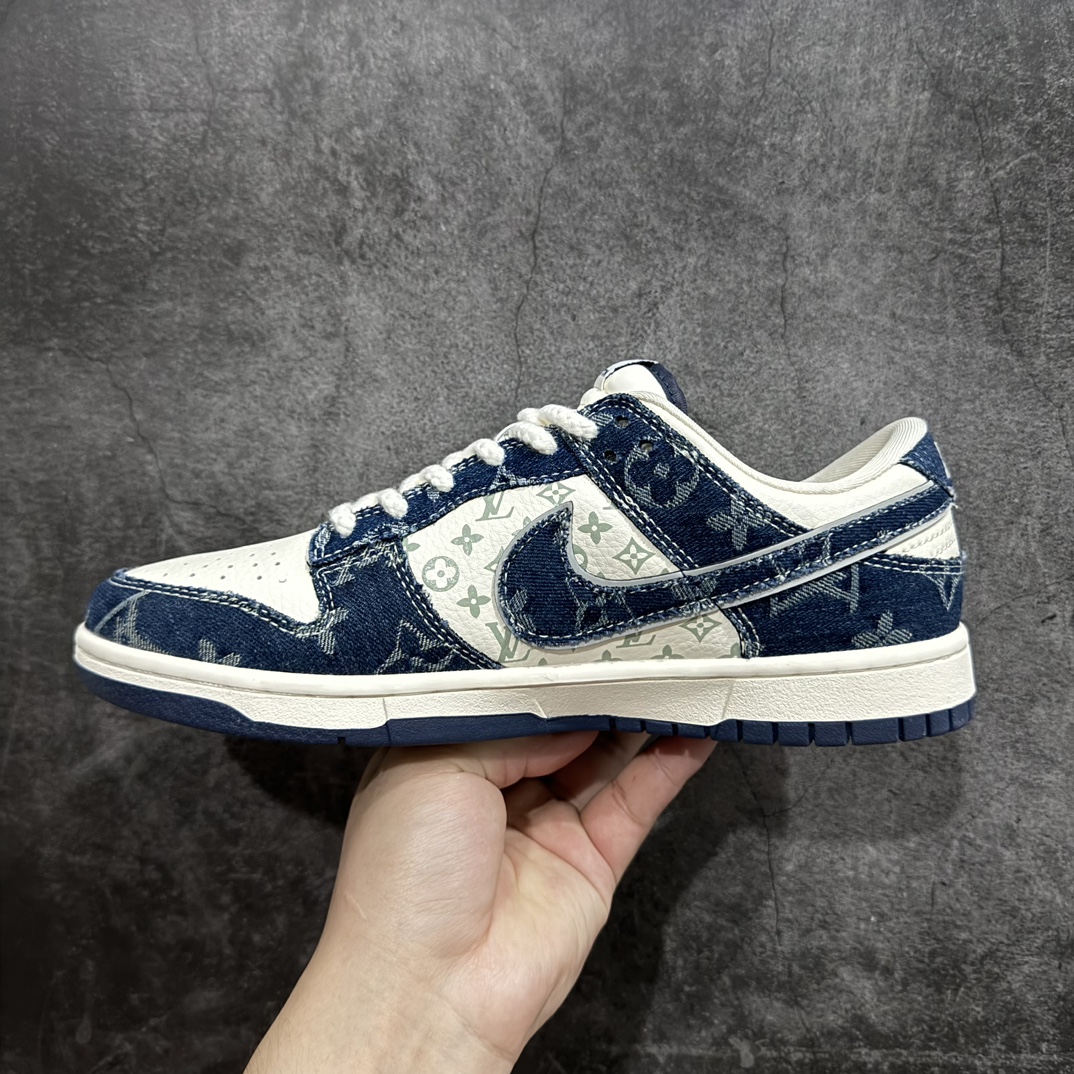 图片[2]-【定制版】Nk SB Dunk Low LV联名-蓝牛仔印花 周年高端定制 低帮休闲板鞋 SJ2068-257rn#定制鞋盒 大厂纯原品质出货 超高清洁度 皮料切割干净无任何毛边 细节完美 r 尺码：36 36.5 37.5 38 38.5 39 40 40.5 41 42 42.5 43 44 44.5 45  编码：HXS320340-莆田鞋批发中心