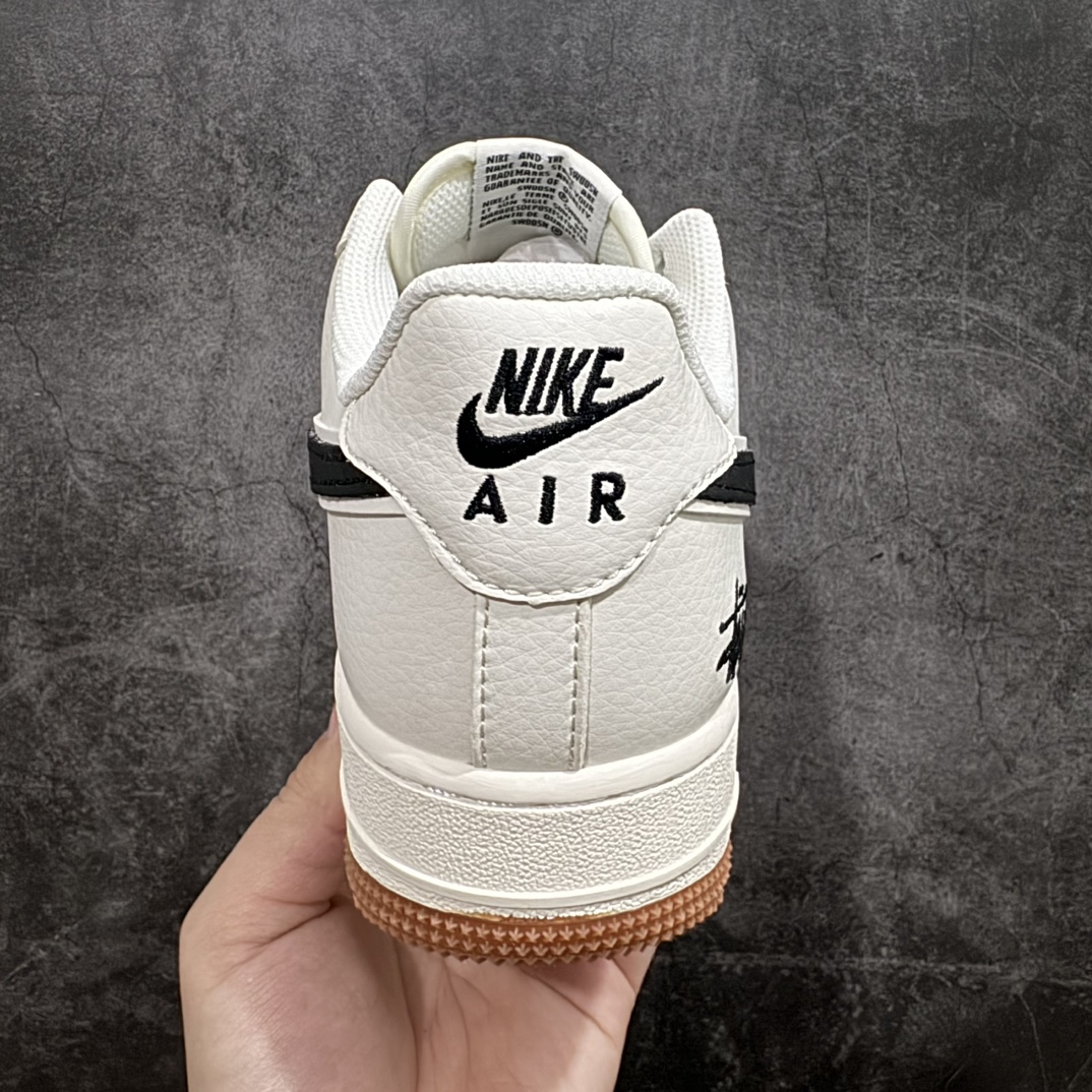 图片[4]-【定制版】Nk Air Force 1\’07 Low 斯图西联名-米黑生胶 空军一号低帮休闲板鞋 XZ5688-001rn原楦头原纸板 原装鞋盒 定制五金配件 内置全掌气垫 原厂鞋底 rn 尺码：36 36.5 37.5 38 38.5 39 40 40.5 41 42 42.5 43 44 44.5 45  编码：HXS310320-鞋库