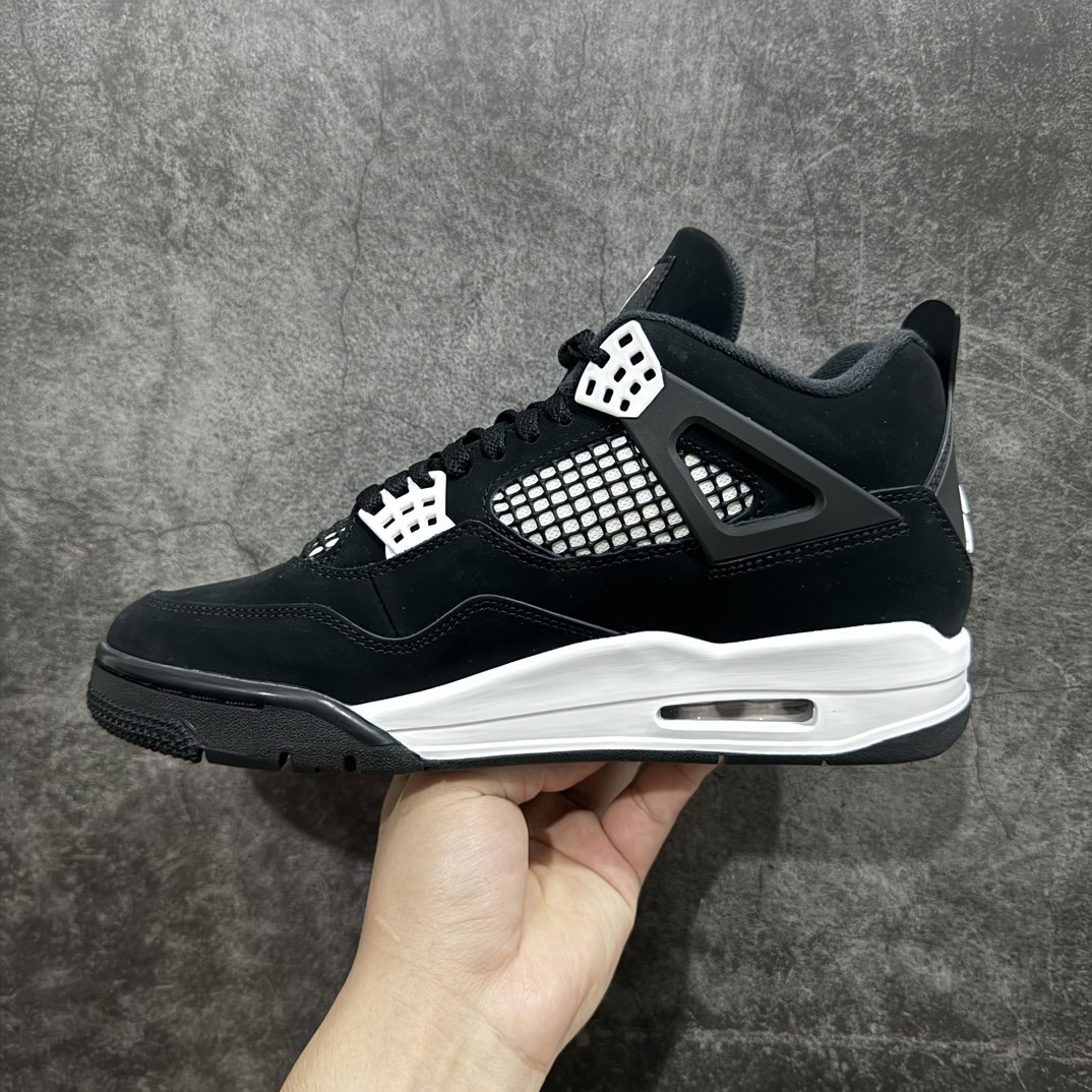 图片[2]-【GX/美版绿x】Air Jordan AJ4 Retro 白黑雷公 FQ8138-001nn圈内最强四代 独家外贸特供尺码含 45.5 49.5 50.5 耗时半年巨作 全套原纸板楦头开发 原厂特供皮料加持 确保原汁原味 完美呈现四代版型 一比一鞋头弧度高度鞋身弧度 数据细节工艺流程均保持原鞋一致 原厂TPU网格鞋带扣 正确内里网布 菱角分明不变形无多余毛边 柔软性质感一致于原鞋 市场唯一原厂鞋扣模具 背面可见隐藏注塑口 原厂织唛标 原厂飞人电绣工艺 尾指中部跳三针 独家绑鞋带手法 印刷中底布 四线拉帮 米色美纹纸贴合固定 进口港宝加持 后跟自然饱满 全鞋荧光划线卡点 追求极致完美 每一双都是工艺品 多重QC质检 超越公司货的品控标准 实实在在的免检产品  尺码：40 40.5 41 42 42.5 43 44 44.5 45 45.5 46 47.5 48.5 49.5 50.5 编码：T500520-鞋库