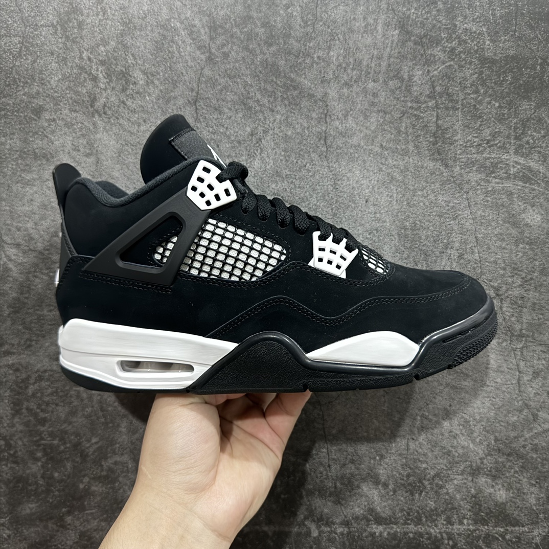 【GX/美版绿x】Air Jordan AJ4 Retro 白黑雷公 FQ8138-001nn圈内最强四代 独家外贸特供尺码含 45.5 49.5 50.5 耗时半年巨作 全套原纸板楦头开发 原厂特供皮料加持 确保原汁原味 完美呈现四代版型 一比一鞋头弧度高度鞋身弧度 数据细节工艺流程均保持原鞋一致 原厂TPU网格鞋带扣 正确内里网布 菱角分明不变形无多余毛边 柔软性质感一致于原鞋 市场唯一原厂鞋扣模具 背面可见隐藏注塑口 原厂织唛标 原厂飞人电绣工艺 尾指中部跳三针 独家绑鞋带手法 印刷中底布 四线拉帮 米色美纹纸贴合固定 进口港宝加持 后跟自然饱满 全鞋荧光划线卡点 追求极致完美 每一双都是工艺品 多重QC质检 超越公司货的品控标准 实实在在的免检产品  尺码：40 40.5 41 42 42.5 43 44 44.5 45 45.5 46 47.5 48.5 49.5 50.5 编码：T500520-鞋库