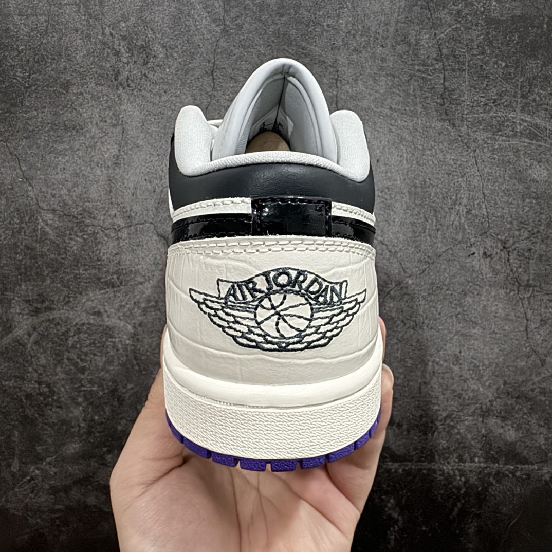 图片[4]-【DT纯原】Air Jordan AJ1 Low 低帮 新配色 白黑紫 HF5759-101nn终端优势供应 市面中低帮最具代表性版本没有之一口碑大厂出品 品控大底版型不断改良更新 全套原纸板楦头开发 确保原汁原味 完美呈现版型 完美零毛边处理 原厂内置全掌气垫 价格定位良心 平台专用代工流水线出品 一眼公司既视感 拿到手的一瞬间就与众不同 碾压市面所有版本 全部原鞋开发 每一个配色都会采购原鞋确认细节 打破市面看图做货无好货之说  尺码：35.5-46 编码：DT270280-鞋库