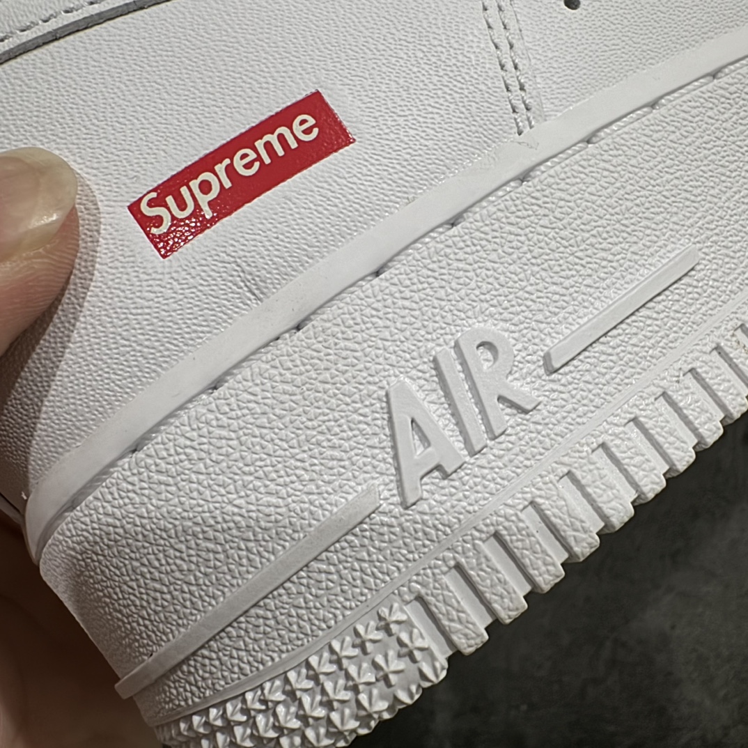 图片[2]-【XP纯原】全新批次Supreme x Nike Air Force 1 Low \”box logo”白色CU9225 100nn巅峰品质 皮料与市面所有版本均有区别n头层皮 相对市面硬皮版要偏软一点n版型细节多次校正 清洁度无敌 目前市场最强品质n由于男女段冲刀和纸板略有不同 后期出货此版为翻盖鞋盒 尺码：40 40.5 41 42 42.5 43 44 44.5 45 46  编码：XP310330-鞋库