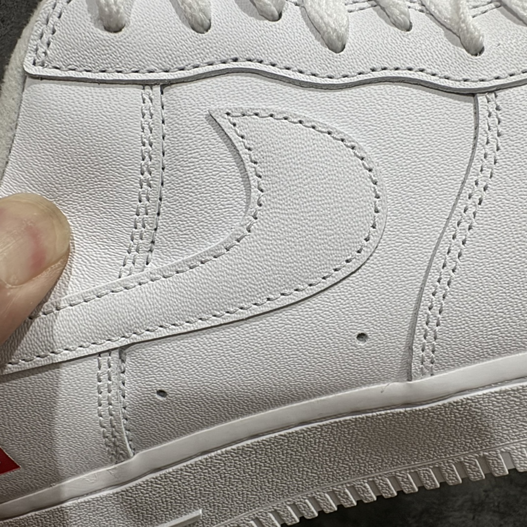 图片[4]-【XP纯原】全新批次Supreme x Nike Air Force 1 Low \”box logo”白色CU9225 100nn巅峰品质 皮料与市面所有版本均有区别n头层皮 相对市面硬皮版要偏软一点n版型细节多次校正 清洁度无敌 目前市场最强品质n由于男女段冲刀和纸板略有不同 后期出货此版为翻盖鞋盒 尺码：40 40.5 41 42 42.5 43 44 44.5 45 46  编码：XP310330-鞋库