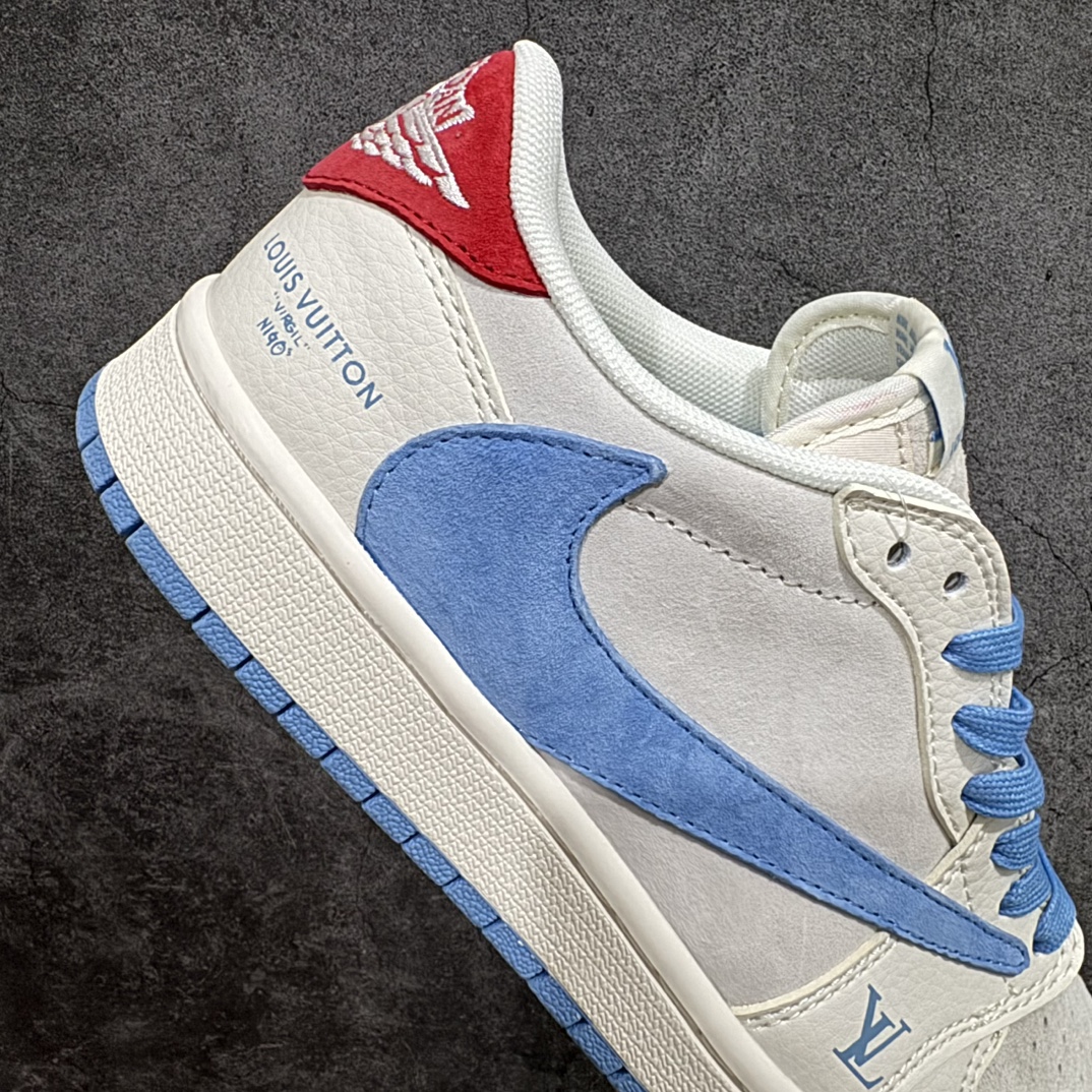 图片[7]-【定制版】Travis Scott x Fragment Design x Air Jordan 1 Low OG SP AJ1 乔1 LV联名米灰蓝红猪八 低帮文化休闲板鞋 XY2688-101rnn多方联名合作融合了Travis Scott 独特的音乐风格，藤原浩个性的设计风格以及Jordan品牌的经典元素 使其成为一双具有独特身份和价值的鞋子 清新而立体的外观加上联名标识更突出了其独特身份 这种配色方案显示出活力和时尚感 在视觉上引人注目  鞋身的质感和细腻的细节处理使其显得高端而格调十足  这款“倒钩”联名是设计与创意完美结合  融合多方的个性风格是一款备受瞩目的潮流鞋款r 尺码：36 36.5 37.5 38 38.5 39 40 40.5 41 42 42.5 43 44 44.5 45  编码：HXS320340-鞋库