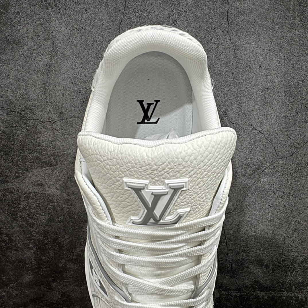 图片[8]-【广东纯原版本】Louis Vuitton LV Trainer 时装走秀运动鞋 做旧系列 市场所有版本中综合最强的货品 GD实力大厂出品  全网最全配色更新最快 最成熟的做工稳定的品控  完美鞋型超高的清洁度 零毛边线头瑕疵 全套原楦原纸版原鞋开模 全网最具灵魂的版型 正确原装黄色鞋盒 正确中底印花 鞋面印花3D高频深度立体 全鞋电脑针车 紧密相连 针距密度一致 环保乳胶注塑鞋垫 厚度脚感还原原版 皮面裁剪部位 统一油边封口工艺 原装橡胶大底含胶量大底组合零偏差 专柜全套包装 防尘袋 说明书 质保卡 男女鞋  尺码：35 36 37 38 39 40 41 42 43 44 45 编码：HH460520-鞋库