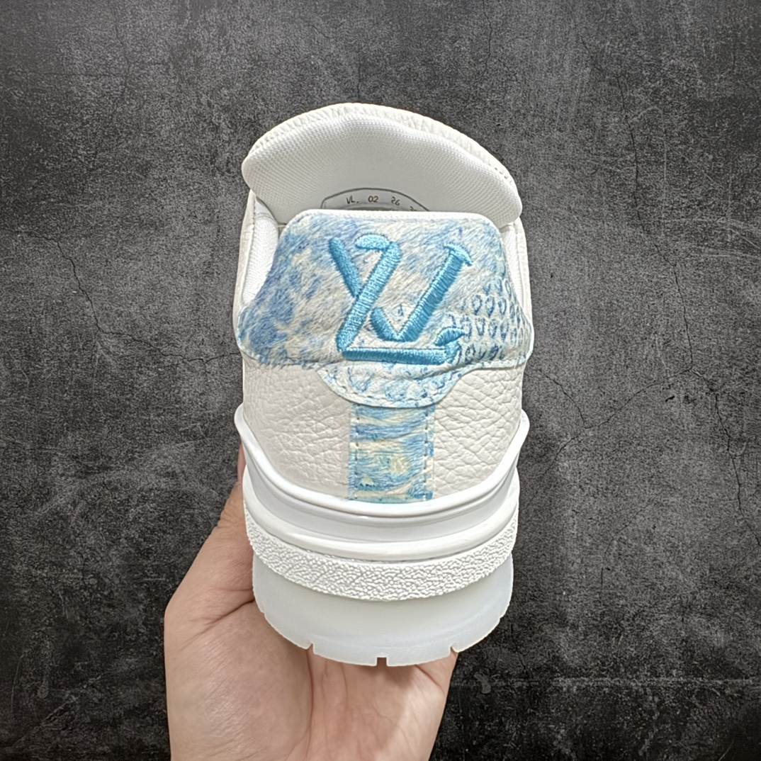 图片[4]-【广东纯原版本】Louis Vuitton LV Trainer 时装走秀运动鞋 做旧系列 市场所有版本中综合最强的货品 GD实力大厂出品  全网最全配色更新最快 最成熟的做工稳定的品控  完美鞋型超高的清洁度 零毛边线头瑕疵 全套原楦原纸版原鞋开模 全网最具灵魂的版型 正确原装黄色鞋盒 正确中底印花 鞋面印花3D高频深度立体 全鞋电脑针车 紧密相连 针距密度一致 环保乳胶注塑鞋垫 厚度脚感还原原版 皮面裁剪部位 统一油边封口工艺 原装橡胶大底含胶量大底组合零偏差 专柜全套包装 防尘袋 说明书 质保卡 男女鞋  尺码：35 36 37 38 39 40 41 42 43 44 45 编码：HH460520-鞋库