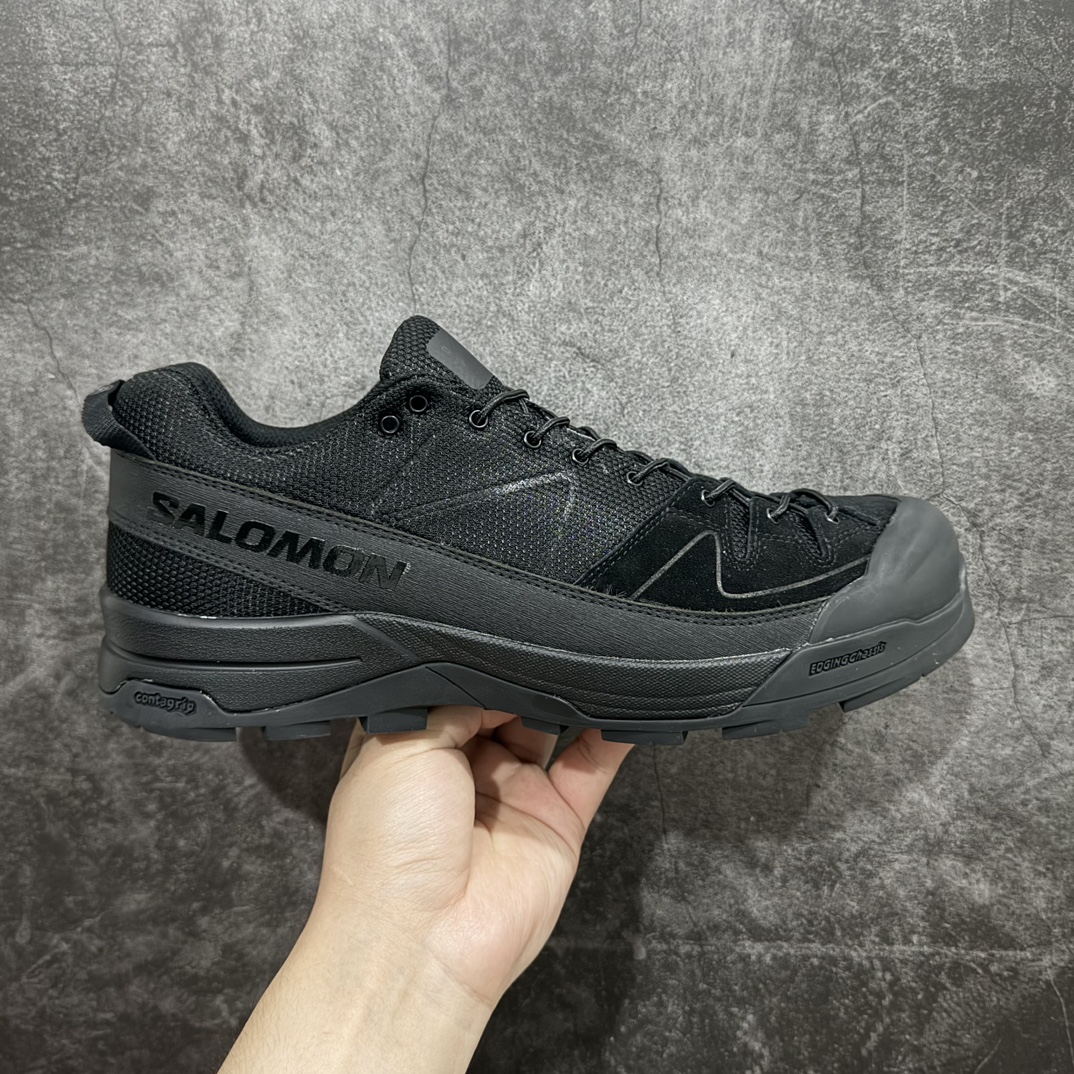 【莞产纯原】Salomon 𝐱 MM6萨洛蒙联名马吉拉 X-Alp系列 情侣款 户外 休闲 运动鞋nn原版购入开发 做货 这款由MM6全新演绎的X-AIp专注于其空气动力学的外观上，标志性白色与奶油色带来都市风格。n鞋舌上的MM6 数字标志就像一枚手工印章，与SALOMON大胆而高科技的LOGO相得益彰。n另一双则以纯粹的黑色打造，突出富质感的细节，标志性运动鞋被提炼为新的都市经典 为 SALOMON带来静谧气息 配送专柜精美包装nn面料:   原版进口牛皮+透气网面 内里：原版进口透气网里 鞋底：原版开模防滑橡胶大底n底厚：4CMnSize:   #女款35-40 / #男款39-45（45订做不退换） 编码：BY390430-莆田鞋批发中心