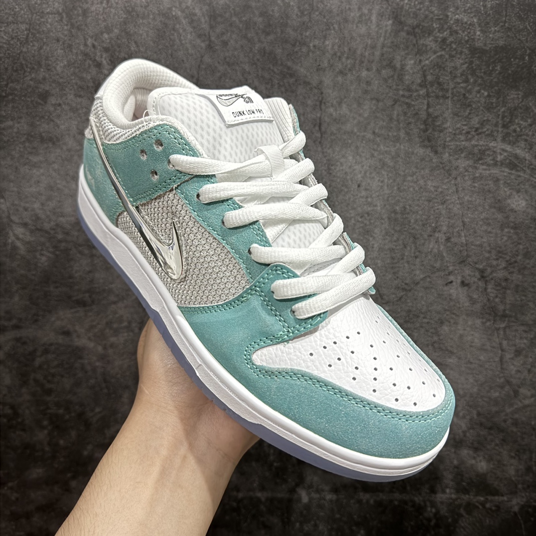 图片[3]-【ST版】April Skateboards x Nk SB Dunk Low PRO QS 联名款 冰封玫瑰薄荷绿 SB扣碎篮板时尚休闲板鞋n配色采用白色网眼鞋面、皮革鞋头和 Turbo Green 绒面革覆盖层。其他细节包括金属银色 Swooshes 、标志性的软垫鞋舌，而 April 品牌标志则出现在外侧脚踝和鞋跟上。半透明外底上的白色中底和脚下品牌标志性的玫瑰标志完善了设计。 货号：FD2562-400  尺码：36 36.5 37.5 38 38.5 39 40 40.5 41 42 42.5 43 44 44.5 45 46 编码：FS260280-鞋库