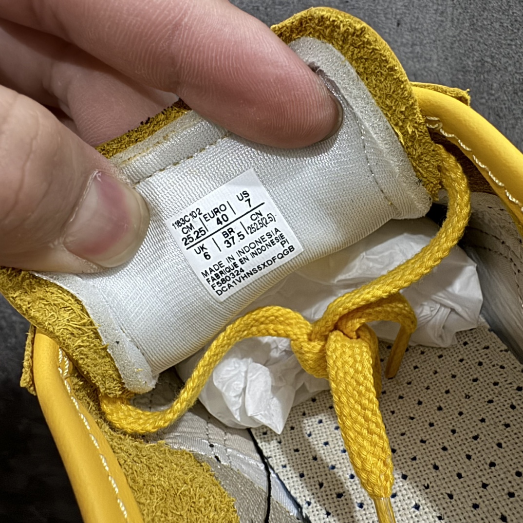 图片[7]-【MOK纯原】Asics Onitsuka Tiger MEXICO 66 亚瑟士鬼冢虎复古经典板鞋n市场最强版本 每个配色均购入原鞋校对 真正原厂头层牛皮 如假包赔 纹路、色泽、皮心颜色 质感百分百还原 海外订单工厂出品 超成熟稳定的做工品控 原装全套纸板楦头开发 原汁原味 完美呈现版型 私模正确鞋底咬花纹路 一比一鞋头弧度高度鞋身弧度 绝不口嗨 细节品控鞋型随意秒杀市面 原档咬花纹路私模大底 一个单元有六个三角形 总体形拼接呈现花瓣状 官方四联吊牌 原装Ortholite轻量化鞋垫 原盒原配 质保卡 说明书 钢印防尘纸  纸板中底带钢印 乳胶组合鞋垫 支持全方位的对比专柜 产品从款式颜色造型上体现出追求舒适和细节的完美 鞋类更是推崇手工制作的严谨与完美 融舒适性与可穿性的设计风格 注重细节的完美和别致魅力 既保持稳重 又不失轻松的时尚感 尺码：36 37 37.5 38 39 39.5 40 40.5 41.5 42 42.5 43.5 44 45 46 编码：LE270280-鞋库