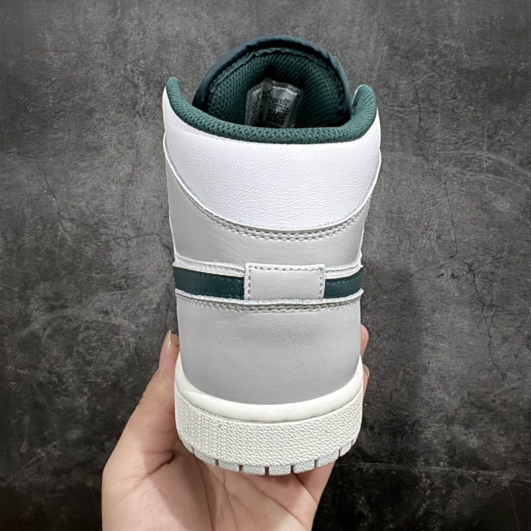 图片[4]-【K版】Air Jordan AJ1 Mid 中帮 灰蓝 DQ8426-104n原厂内置全掌气垫 A模大底 头层小牛皮 鞋舌AJ原厂专用牛津布+AJ专用反口珍珠布+原厂无杂质高弹内里海棉 特殊封边弹力鞋带 全网唯一头层牛皮 原鞋开模 拒绝公底 购置公司同步原材料 原汁原味 忠于原版‼️nSIZE：36 36.5 37.5 38 38.5 39 40 40.5 41 42 42.5 43 44 44.5 45 46 47.5 编码：QH240260-鞋库