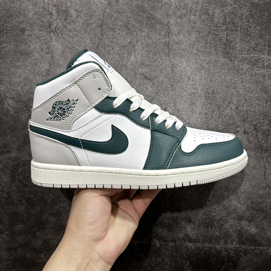 【K版】Air Jordan AJ1 Mid 中帮 灰蓝 DQ8426-104n原厂内置全掌气垫 A模大底 头层小牛皮 鞋舌AJ原厂专用牛津布+AJ专用反口珍珠布+原厂无杂质高弹内里海棉 特殊封边弹力鞋带 全网唯一头层牛皮 原鞋开模 拒绝公底 购置公司同步原材料 原汁原味 忠于原版‼️nSIZE：36 36.5 37.5 38 38.5 39 40 40.5 41 42 42.5 43 44 44.5 45 46 47.5 编码：QH240260-鞋库