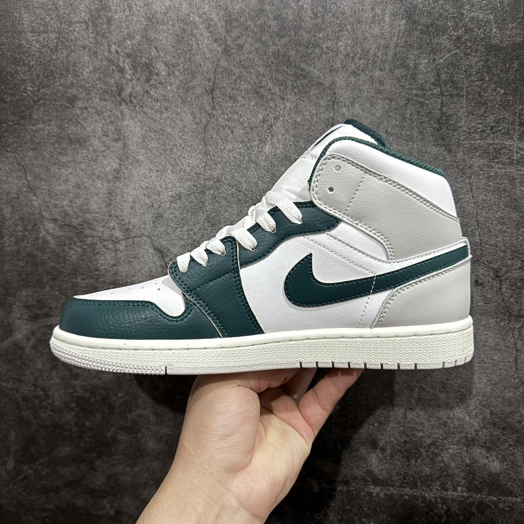 图片[2]-【K版】Air Jordan AJ1 Mid 中帮 灰蓝 DQ8426-104n原厂内置全掌气垫 A模大底 头层小牛皮 鞋舌AJ原厂专用牛津布+AJ专用反口珍珠布+原厂无杂质高弹内里海棉 特殊封边弹力鞋带 全网唯一头层牛皮 原鞋开模 拒绝公底 购置公司同步原材料 原汁原味 忠于原版‼️nSIZE：36 36.5 37.5 38 38.5 39 40 40.5 41 42 42.5 43 44 44.5 45 46 47.5 编码：QH240260-鞋库