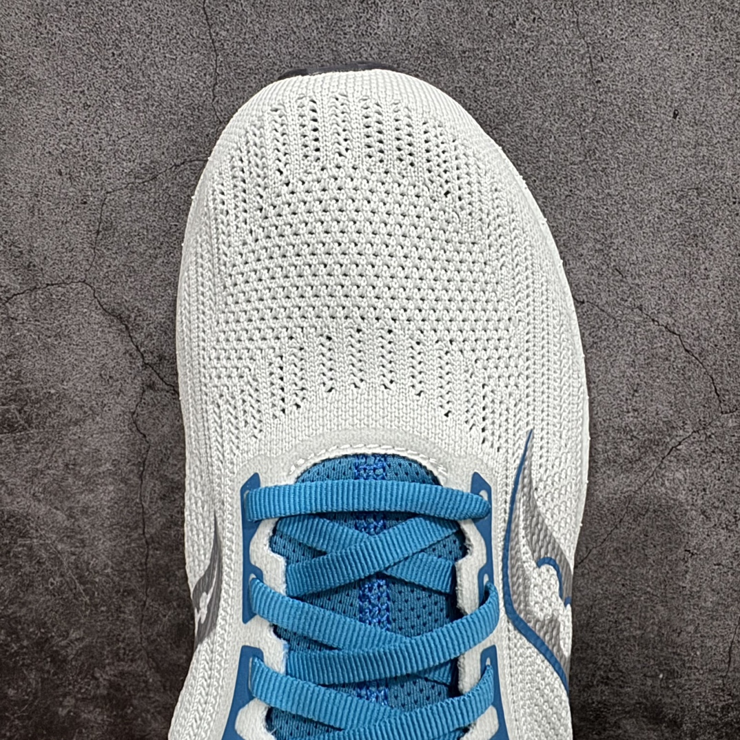 图片[5]-【纯原版】Saucony Triumph 21 索康尼 胜利21系列 低帮 系带减震耐磨透气低邦马拉松跑步鞋n从胜利走向胜利，世界四大慢跑鞋之一！世界四大慢跑鞋之一，来自美国拥有120多年历史的Saucony（索康尼），本次体验的胜利TRIUMPH 21属于其产品矩阵中的旗舰缓震类。公认为全球唯一的能够同时提供缓震和稳定功能的PWRRUN+中底技术系统，重新调教的加厚脚感更舒适，回弹更出色。前后掌坡差增到10mm，有效缓解落地时冲击力，适合入门新手和大体重跑者。胜利TRIUMPH 20采用PWRRUN+材质中底，前后掌坡差增到10mm，对各种跑步人群都很友好。胜利TRIUMPH 21的脚感号称跑者头等舱并非浪得虚名，不同于其他竞品一味追求的踩屎感，这是一种很有韧性的弹，很有包裹感，安全感的，让人放心的舒适的弹性 尺码：36-45带半码 编码：AC280300-莆田鞋批发中心