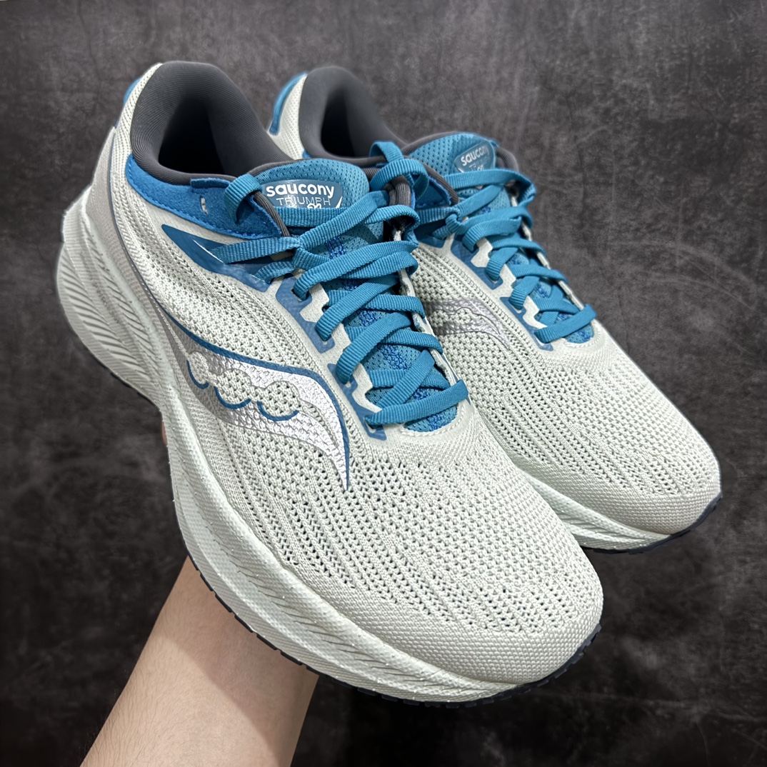 图片[3]-【纯原版】Saucony Triumph 21 索康尼 胜利21系列 低帮 系带减震耐磨透气低邦马拉松跑步鞋n从胜利走向胜利，世界四大慢跑鞋之一！世界四大慢跑鞋之一，来自美国拥有120多年历史的Saucony（索康尼），本次体验的胜利TRIUMPH 21属于其产品矩阵中的旗舰缓震类。公认为全球唯一的能够同时提供缓震和稳定功能的PWRRUN+中底技术系统，重新调教的加厚脚感更舒适，回弹更出色。前后掌坡差增到10mm，有效缓解落地时冲击力，适合入门新手和大体重跑者。胜利TRIUMPH 20采用PWRRUN+材质中底，前后掌坡差增到10mm，对各种跑步人群都很友好。胜利TRIUMPH 21的脚感号称跑者头等舱并非浪得虚名，不同于其他竞品一味追求的踩屎感，这是一种很有韧性的弹，很有包裹感，安全感的，让人放心的舒适的弹性 尺码：36-45带半码 编码：AC280300-鞋库