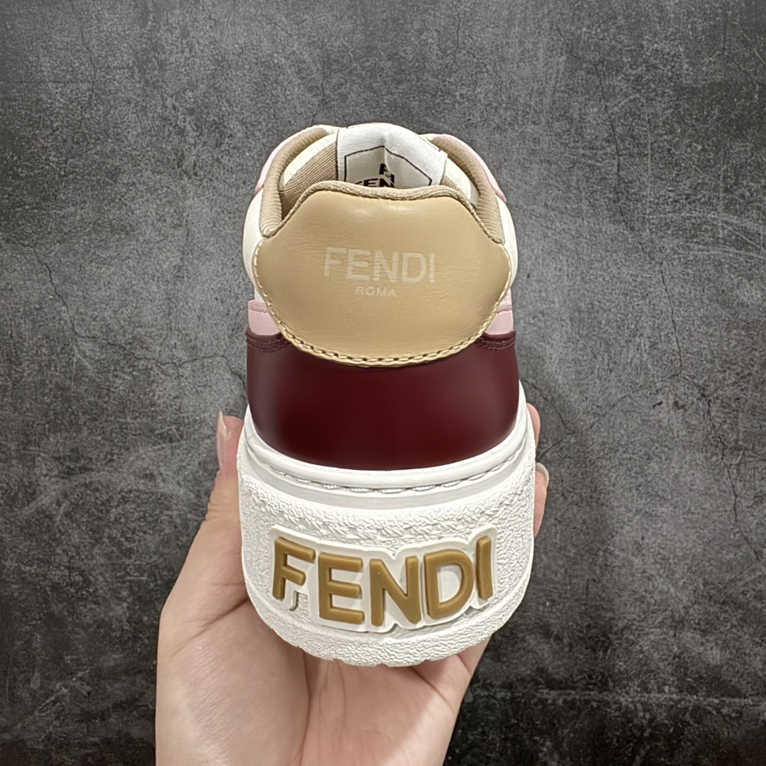 图片[4]-【广东纯原版本】FENDI芬迪 Match 圆头厚底 低帮板鞋Fendi芬迪情侣款休闲鞋 独家定制n全身20几个细节点全部做到一致还原 吊打市面所有版本 独家原装套装配件官方同源 渠道原装订单 全套专柜包装物及配件#鞋底嵌入核心防伪芯片感应装置 FENDI芬迪match圆头厚底最新爆款情侣款运动鞋板鞋原版购入 高工艺无缝细空胶技术，贴楦误差0.05mm,鞋底采用固特异内外锁死工艺，最大限度弯折永不开胶，原鞋一致效果环保无味 鞋面采用麂皮和皮革拼接组合 logo内里采用毛巾绒里 上脚超级柔软 轻便 舒适搭配卫衣  尺码：35 36 37 38 39 40 41 42 43 44 45 46 编码：HH380420-鞋库