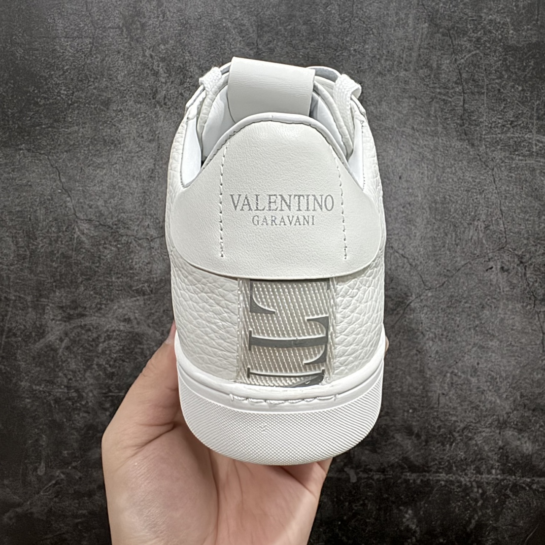 图片[4]-【广东纯原版本】华伦天奴/Valentino Garavani VL7N Low Sneakers 系列低帮厚底百搭绑带休闲运动小白板鞋nValentino Garavani VL7N 小牛皮绑带运动鞋. 原楦数据开发版型 配置原装礼盒防尘袋及包装物#采用进口头层荔枝纹小牛皮革组合固色翻毛皮鞋面材质 小牛真皮内衬及内里灌注PU缓震乳胶脚垫#外置厚实RB增高橡胶大底 个性标识与街头灵感完美平衡n- 6个绑带搭配橡胶质感VLTN LOGO.n- Valentino Garavani LOGO印在背部和鞋舌. 尺码 35 36 37 38 39 40 41 42 43 44 45 编码：HH430460-鞋库