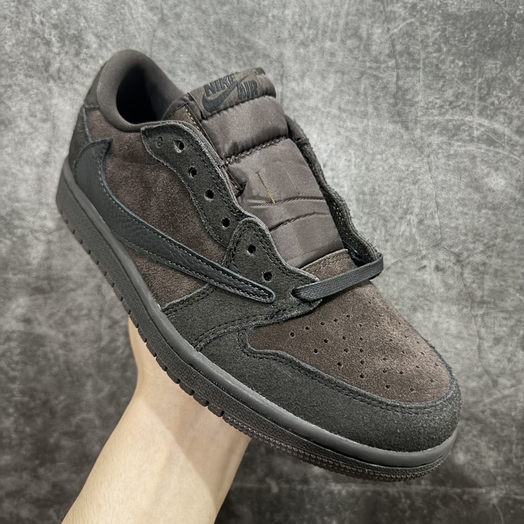 图片[3]-【KZ神版】Travis Scott x Air Jordan AJ1 Low OG SP TS联名 黑棕倒钩低帮 DM7866-202n全系列配色 外贸特供批次 新配色不断更新开发 市场中端王者 全套原纸板楦头开发 确保原汁原味 完美呈现一代版型 一比一鞋头弧度高度鞋身弧度 此版本只针对中端市场 细节品控鞋型随意秒杀市面同价位 鞋型完美 不臃肿别扭 头层皮料加持 用料绝不含糊 进口玻璃冲刀皮料裁剪零毛边 电脑针车工艺 超高鞋面清洁度 最高QC检验标准 控制溢胶瑕疵 原盒原配 飞翼3D高频深度立体 工艺方面大到整体鞋型 漏斗收腰 底线拉帮 LOGO立体程度 小到针眼排布 载片对称 冲孔效果 鞋标规范 鞋垫背胶等等 无一不是口碑收割 每双都是一个回头客SIZE：36 36.5 37.5 38 38.5 39 40 40.5 41 42 42.5 43 44 44.5 45 46 47.5 编码：QH290320-鞋库