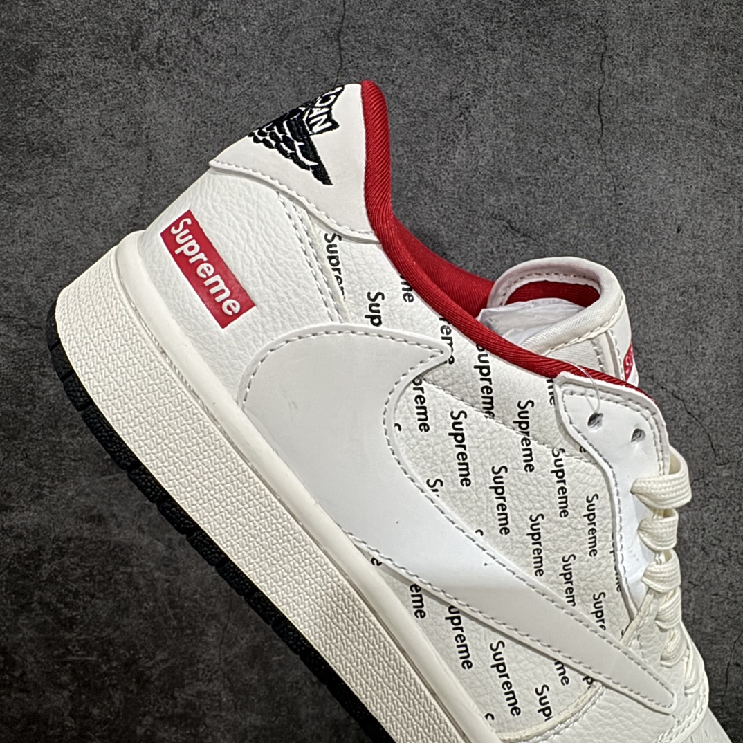 图片[7]-【定制版】Travis Scott x Fragment Design x Air Jordan 1 Low OG SP AJ1 乔1 Supreme联名-米白Logo印花 低帮文化休闲板鞋 YQ2088-671n多方联名合作融合了Travis Scott 独特的音乐风格，藤原浩个性的设计风格以及Jordan品牌的经典元素 使其成为一双具有独特身份和价值的鞋子 清新而立体的外观加上联名标识更突出了其独特身份 这种配色方案显示出活力和时尚感 在视觉上引人注目 鞋身的质感和细腻的细节处理使其显得高端而格调十足 这款“倒钩”联名是设计与创意完美结合 融合多方的个性风格是一款备受瞩目的潮流鞋款 尺码：36-45（半） 编码：HXS330340-鞋库