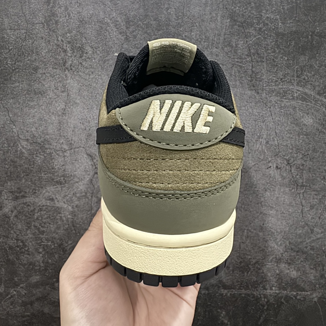 定制版UndefeatedxNikeDunkSBLowUndx耐克SB低帮联名军绿鞋身以军绿色麂皮作为主