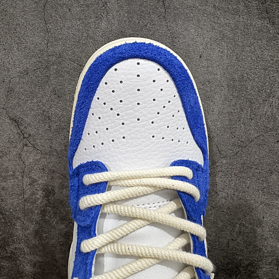 纯原Z版FlyStreetwearxNikeSBDunkLow上海限定鞋身以蓝色为主色调鞋面主体和补强部