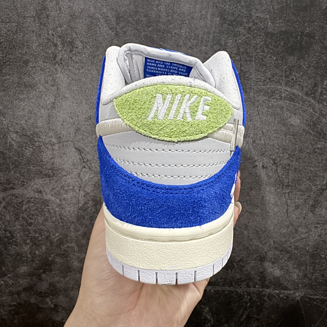 纯原Z版FlyStreetwearxNikeSBDunkLow上海限定鞋身以蓝色为主色调鞋面主体和补强部