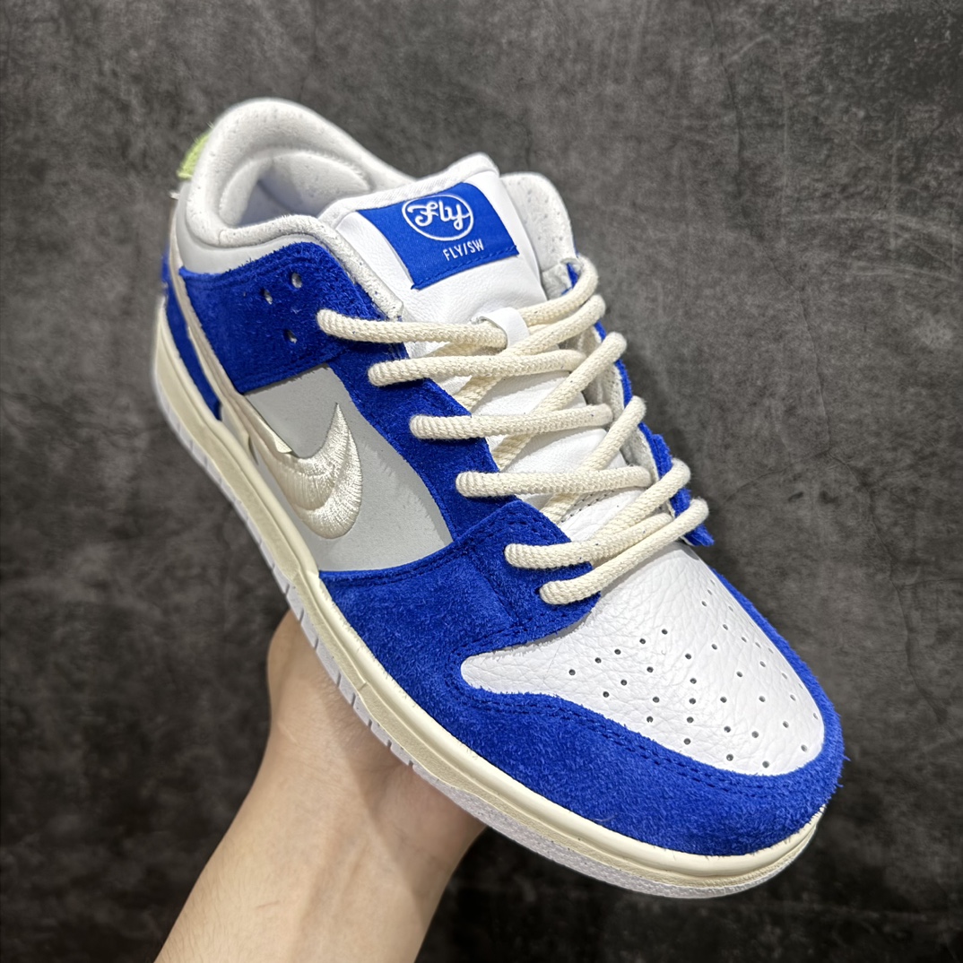 纯原Z版FlyStreetwearxNikeSBDunkLow上海限定鞋身以蓝色为主色调鞋面主体和补强部