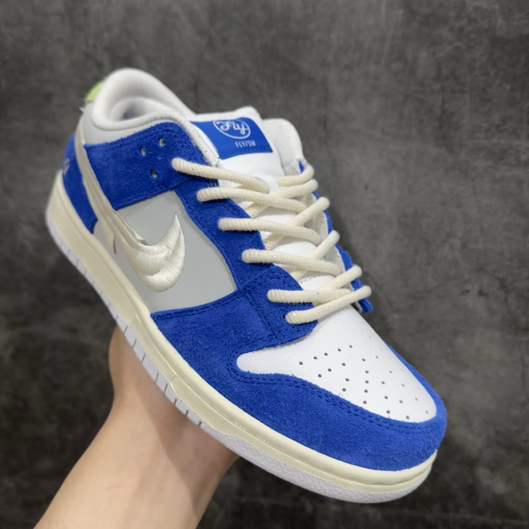 纯原Z版FlyStreetwearxNikeSBDunkLow上海限定鞋身以蓝色为主色调鞋面主体和补强部