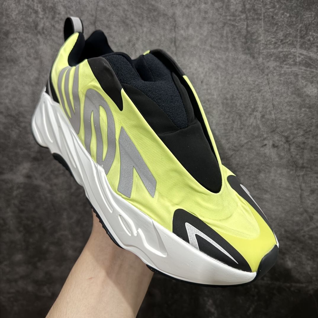 S2纯原版本 Yeezy Boost 700 MNVN Laceless “Phosphor”柠檬黄 GY2055