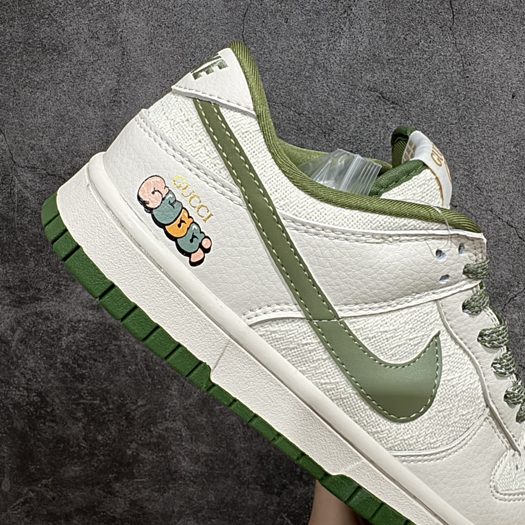 定制版GuccixNikeDunkLow米白绿勾织布此款主张打破传统的工业化流水线设计限制以Madeby