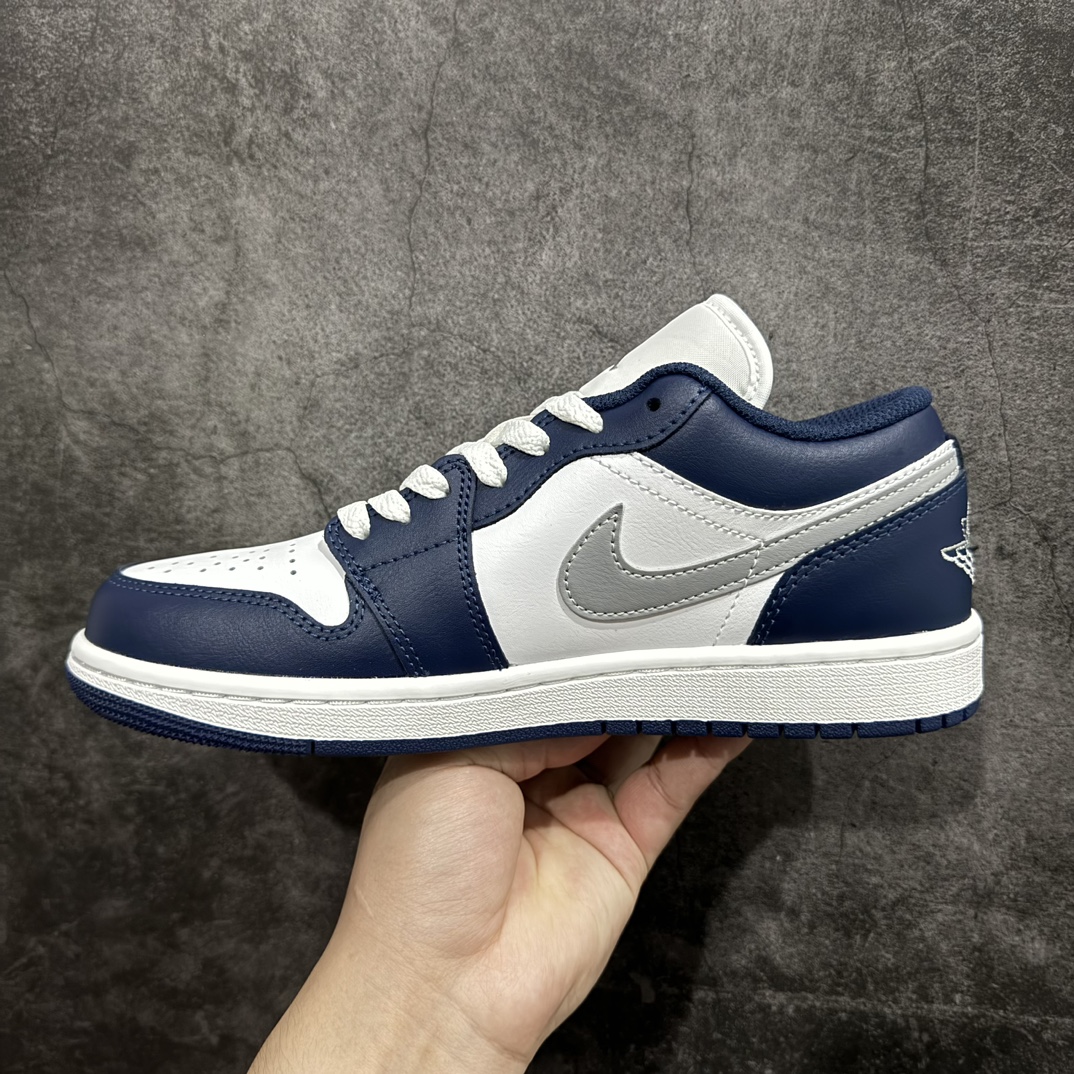 图片[2]-【DT纯原】Air Jordan AJ1 Low 低帮 白灰蓝  553558-141nn终端优势供应 市面中低帮最具代表性版本没有之一 口碑大厂出品 品控大底版型不断改良更新 全套原纸板楦头开发 确保原汁原味 完美呈现版型 完美零毛边处理 原厂内置全掌气垫 价格定位良心 平台专用代工流水线出品 一眼公司既视感 拿到手的一瞬间就与众不同 碾压市面所有版本 全部原鞋开发 每一个配色都会采购原鞋确认细节 打破市面看图做货无好货之说 尺码：35.5 36 36.5 37.5 38 38.5 39 40 40.5 41 42 42.5 43 44 44.5 45 46 编码：DL270280-鞋库