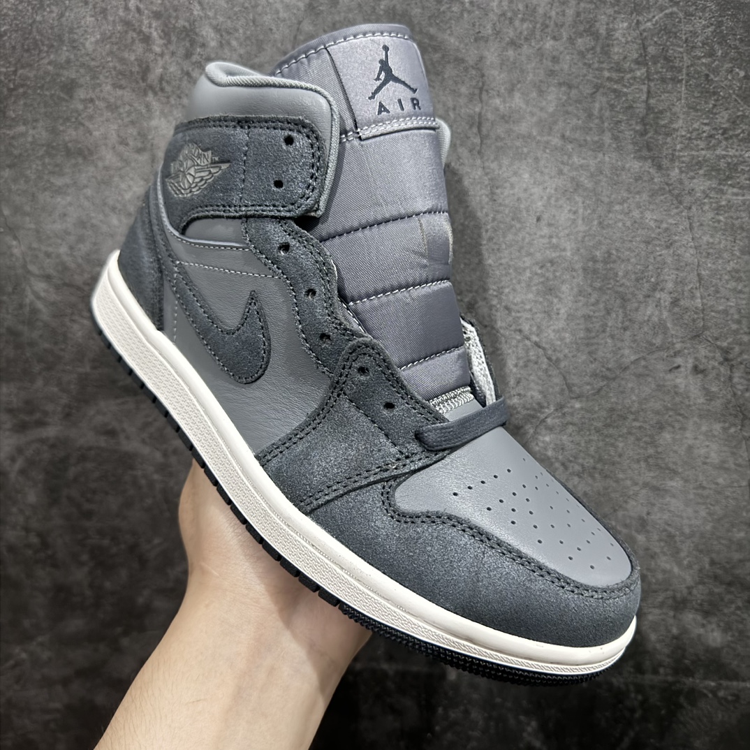 图片[3]-【DT纯原】Air Jordan AJ1 Mid 中帮 烟灰色 FJ3448-001nn终端优势供应 市面中低帮最具代表性版本没有之一 口碑大厂出品 品控大底版型不断改良更新 全套原纸板楦头开发 确保原汁原味 完美呈现版型 完美零毛边处理 原厂内置全掌气垫 价格定位良心 平台专用代工流水线出品 一眼公司既视感 拿到手的一瞬间就与众不同 碾压市面所有版本 全部原鞋开发 每一个配色都会采购原鞋确认细节 打破市面看图做货无好货之说SIZE：35.5 36 36.5 37.5 38 38.5 39 40 40.5 41 42 42.5 43 44 44.5 45 46 编码：DT300310-鞋库