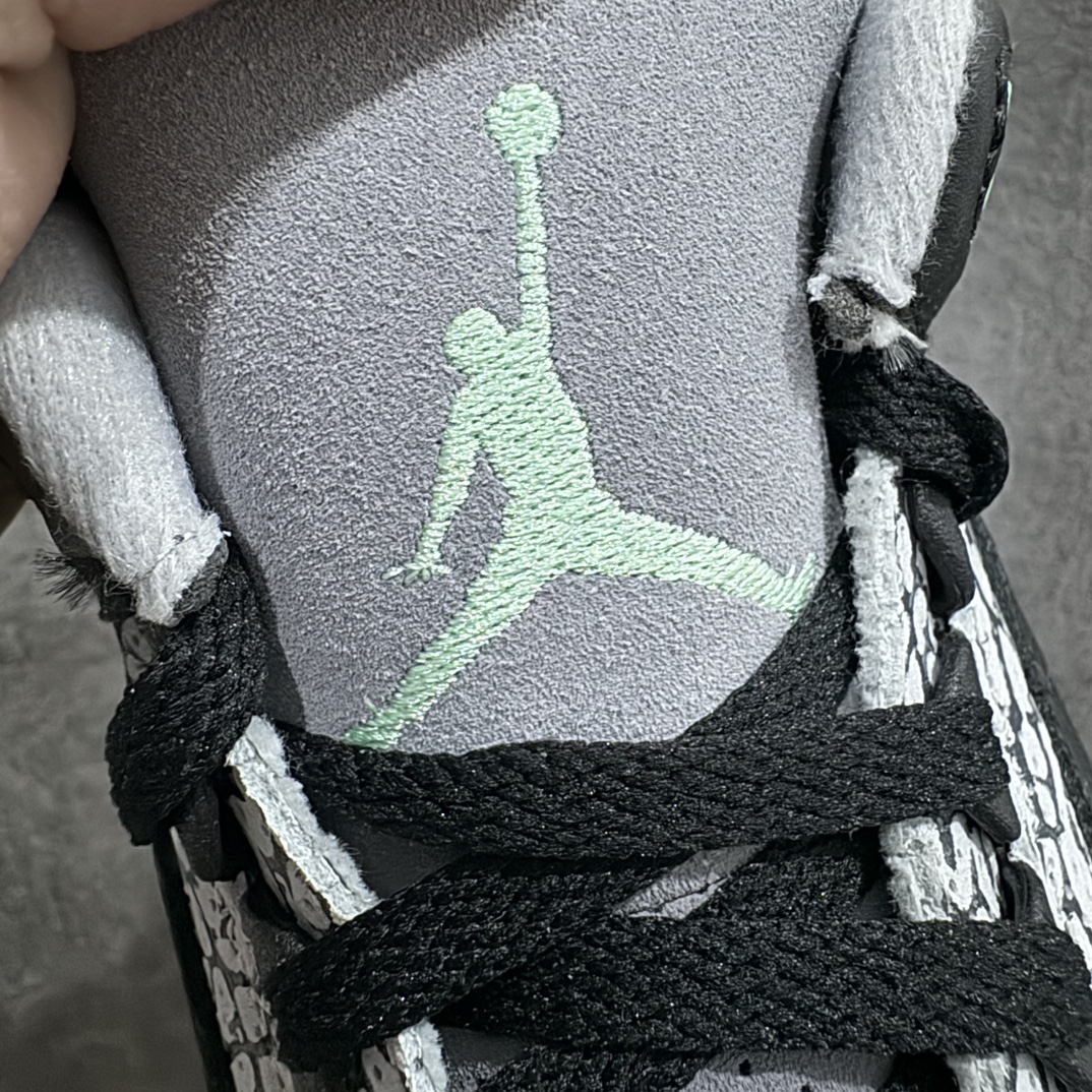 图片[6]-【原厂版】Air Jordan 3 Retro\”Green Glow\” AJ3 乔丹3代黑绿 CT8532-031nnn原纸板楦头开发 原厂皮料完美版型 一比一鞋头弧度高度鞋身弧度数据细节工艺流程均保持原鞋一致原厂TPU网格鞋带扣 正确内里网布菱角分明不变形无多余毛边 柔软性质感一致于原鞋原厂织唛标 原厂飞人电绣工艺 印刷中底布 四线拉帮米色美纹纸贴合固定 进口港宝加持 后跟自然饱满 尺码：40 40.5 41 42 42.5 43 44 44.5 45 46 47.5 编码：X10380420-鞋库