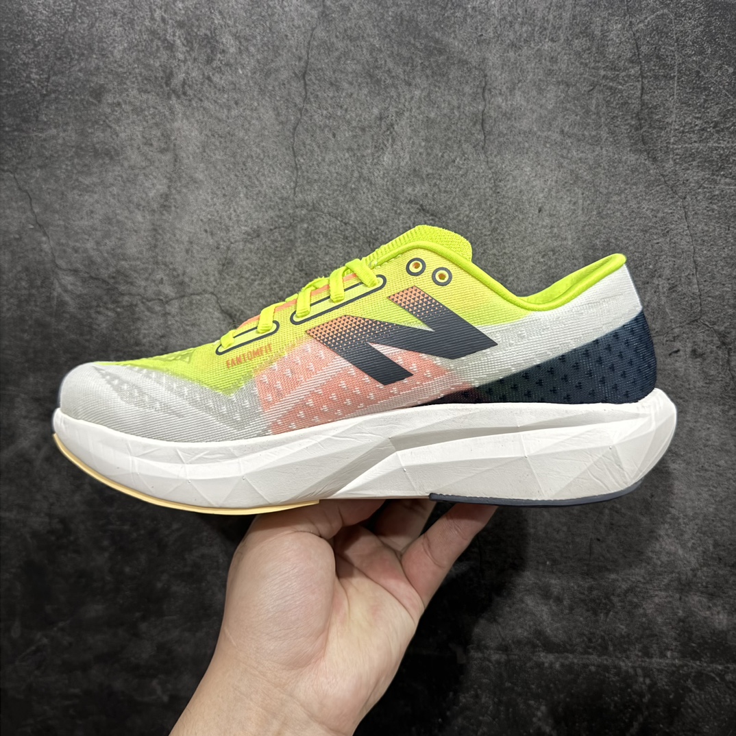 图片[2]-【公司级】NB新百伦New Balance FuelCell Rebel v4 Preview 叛逆者v4系列低帮超轻量化马拉松运动慢跑鞋 MRCELLA4nn男女鞋真标半码制n原楦原纸版开发版型n采用超轻透气3D针织网纱线材料结构鞋面及打印Logo细节n中底嵌入FuelCell轻量化技术组合全掌纤维塑料TPU板❗️n全天候日常跑鞋！ 尺码：36 37 37.5 38 38.5 39.5 40 40.5 41.5 42 42.5 43 44 45 46n条码编码：MZ230250-鞋库