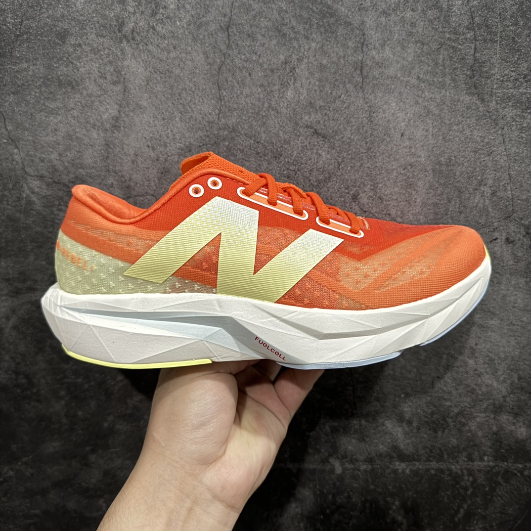 【公司级】NB新百伦New Balance FuelCell Rebel v4 Preview 叛逆者v4系列低帮超轻量化马拉松运动慢跑鞋 WFCXLR4nn男女鞋真标半码制n原楦原纸版开发版型n采用超轻透气3D针织网纱线材料结构鞋面及打印Logo细节n中底嵌入FuelCell轻量化技术组合全掌纤维塑料TPU板❗️n全天候日常跑鞋！ 尺码：36 37 37.5 38 38.5 39.5 40 40.5 41.5 42 42.5 43 44 45 46n条码编码：MZ230250-鞋库